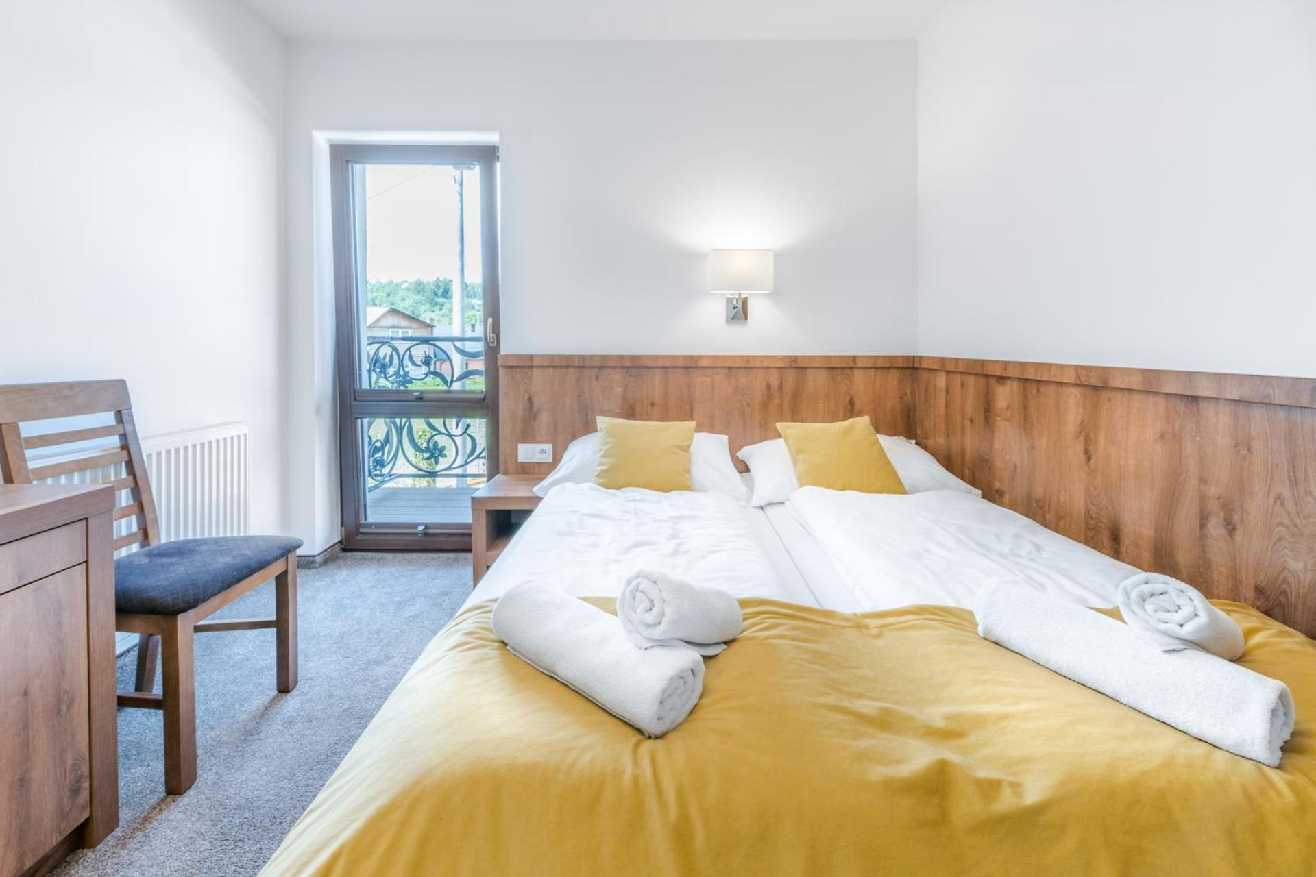 Double or Twin Room with Mountain View photo 2