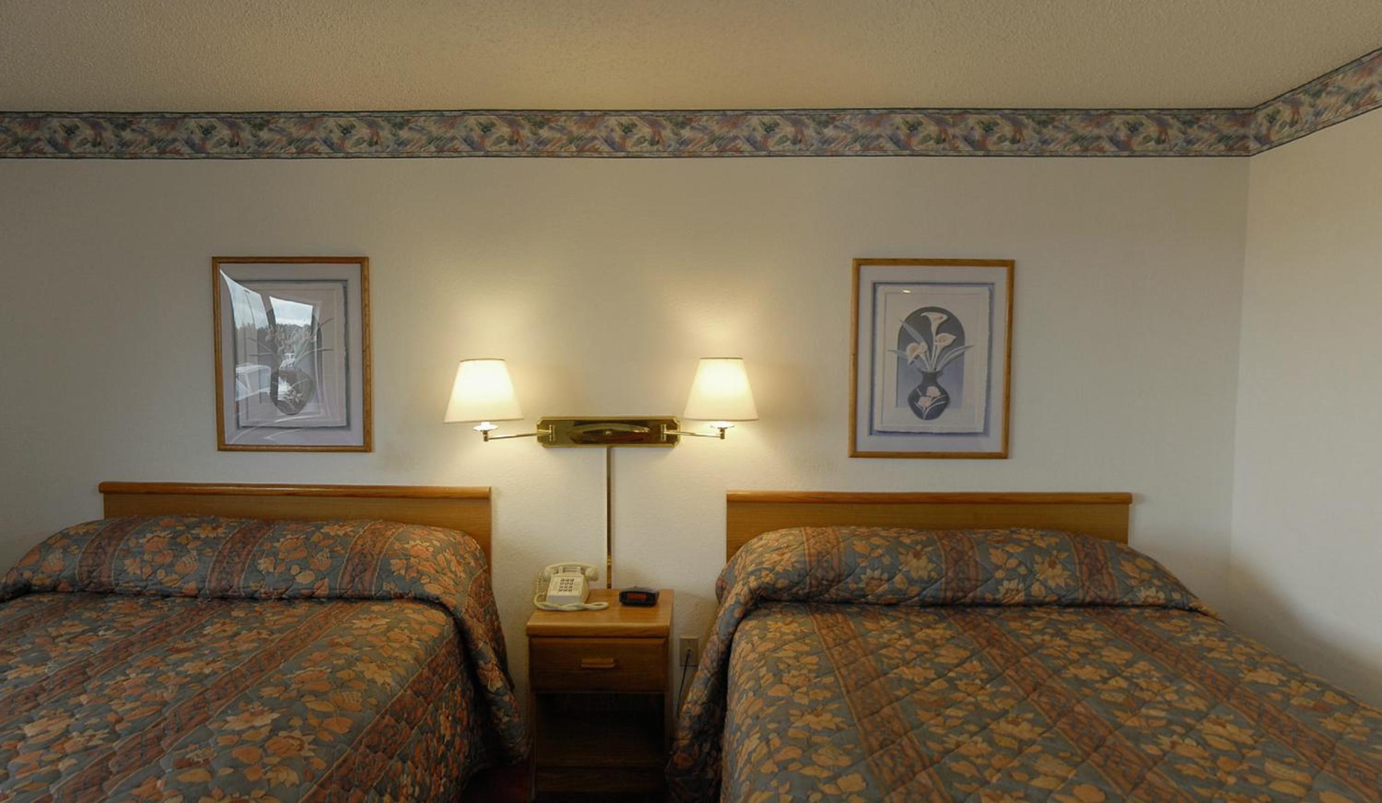 Double Room with Two Double Beds - Non-Smoking - Photo 2
