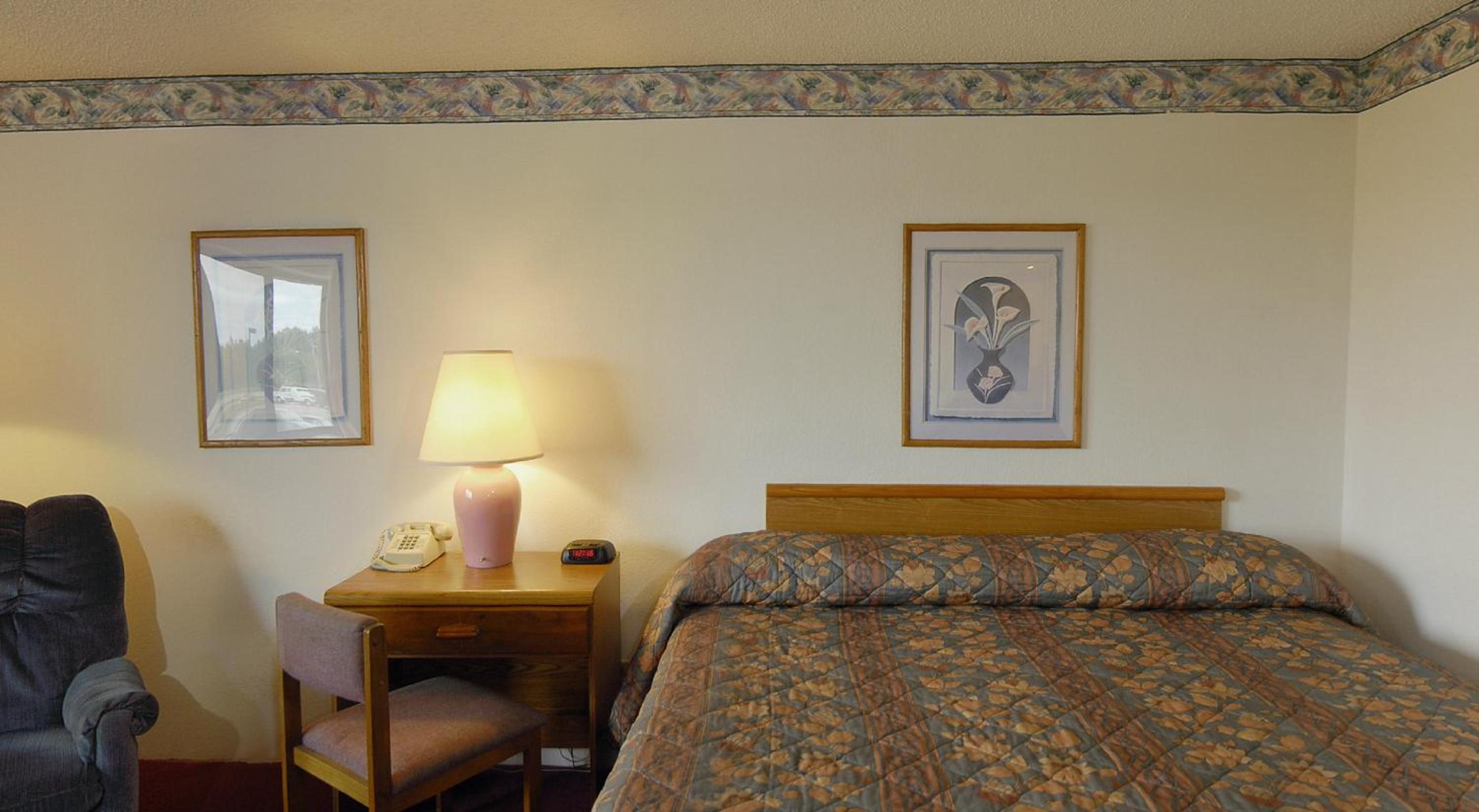 King Room - Non-Smoking - Photo 2