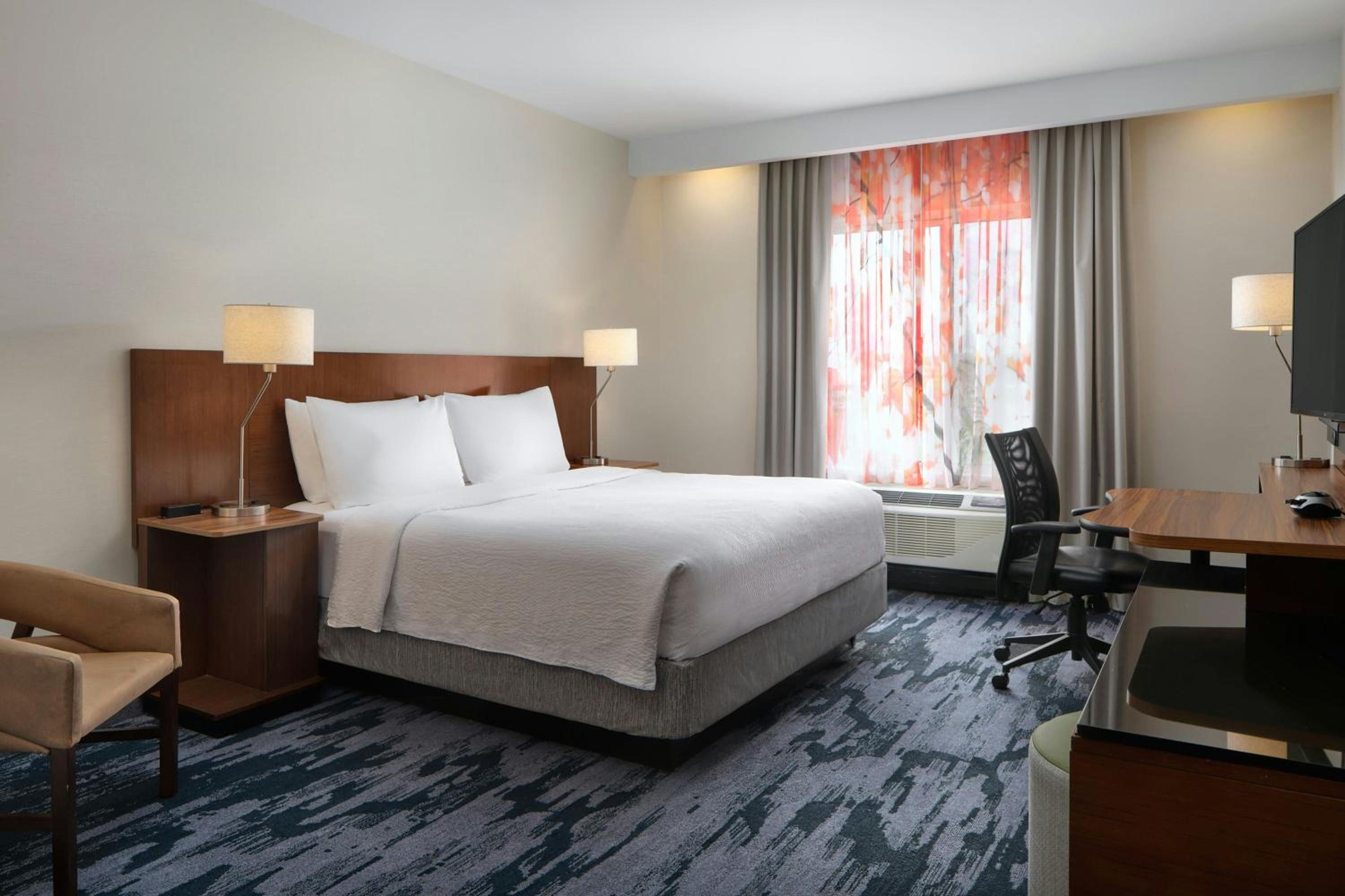 King Room with Roll-In Shower - Mobility Access/Hearing Accessible