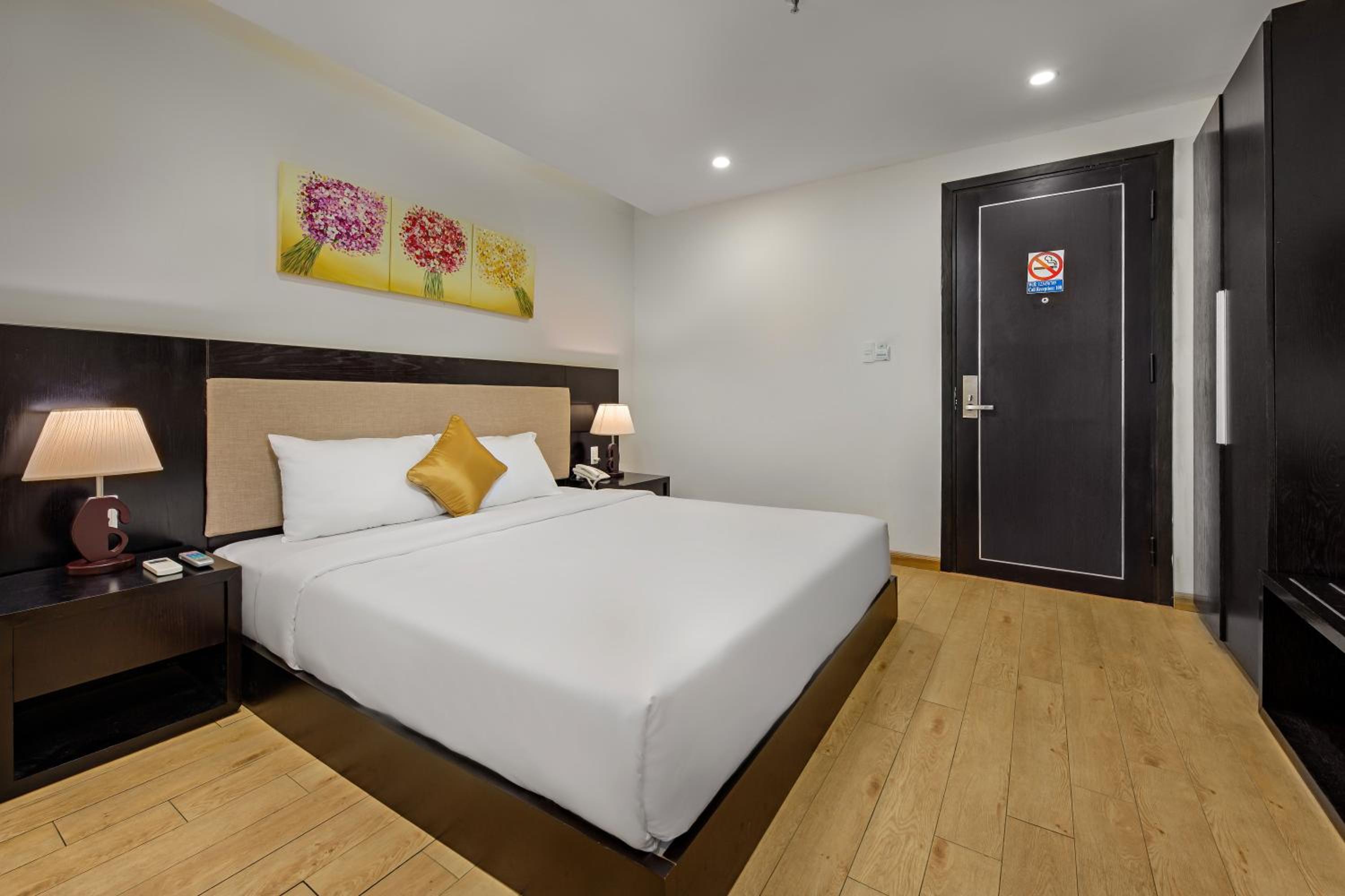 Superior Double Room - No Window - Photo 7