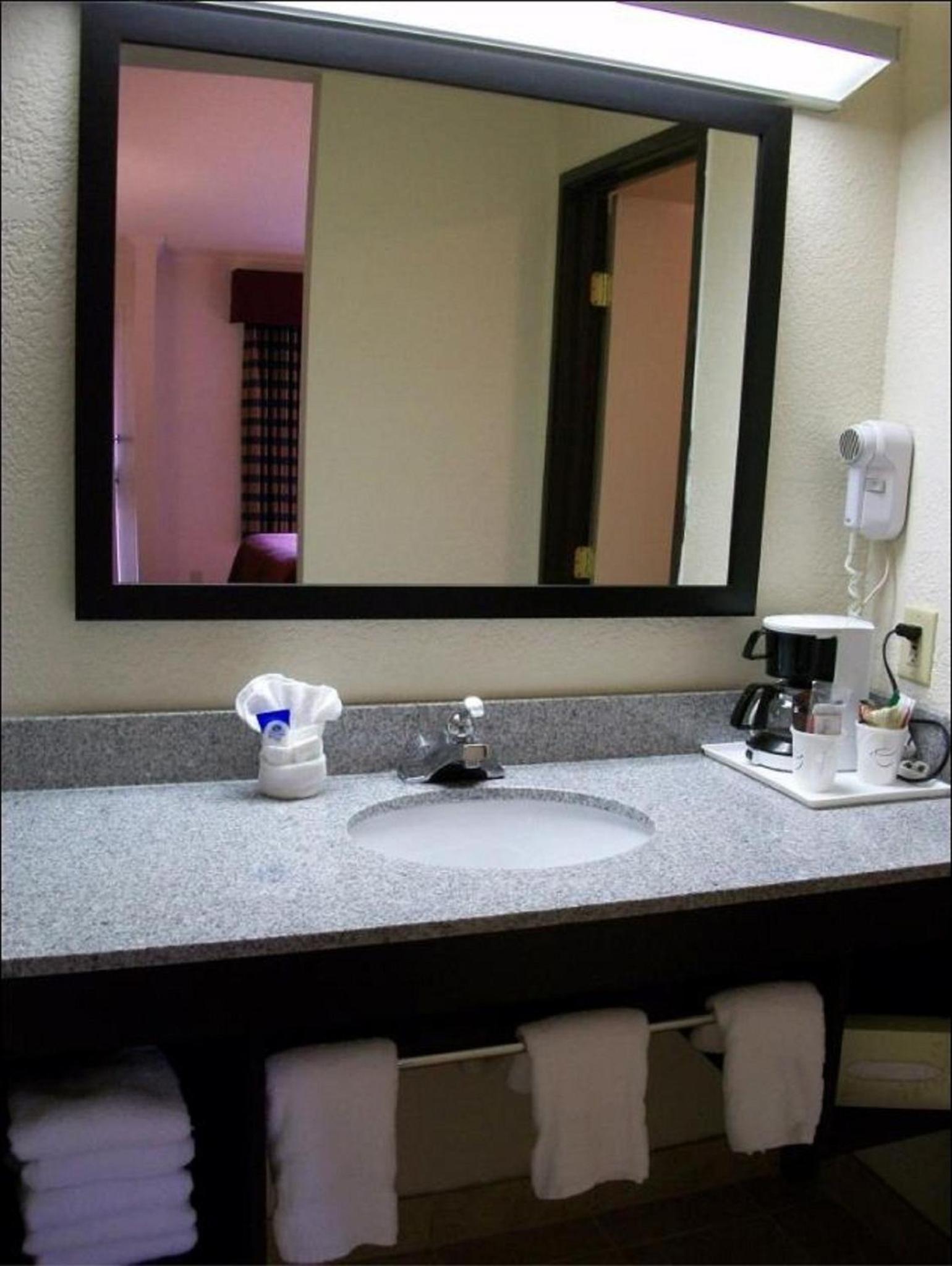 Queen Room - Photo 5