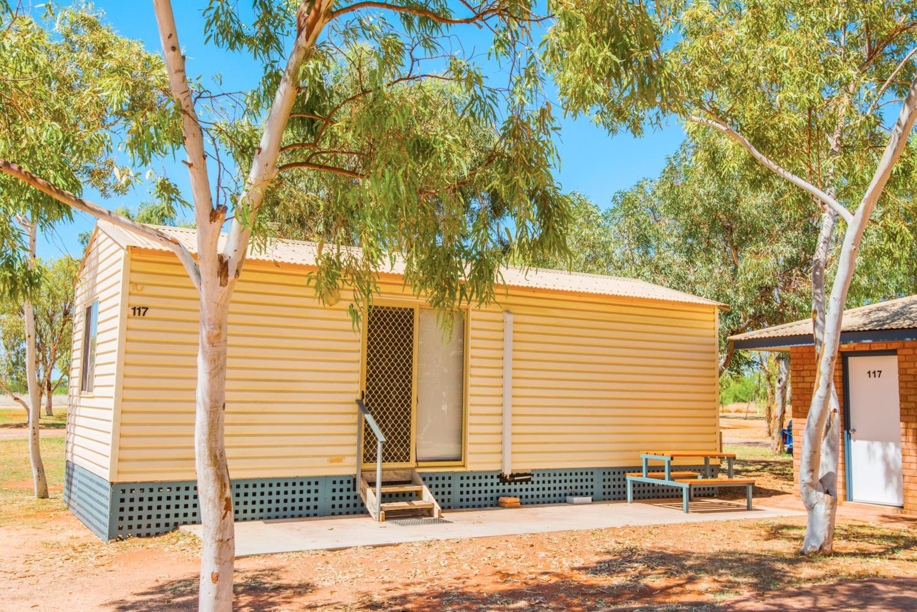 1 Bedroom Family – External Bathroom