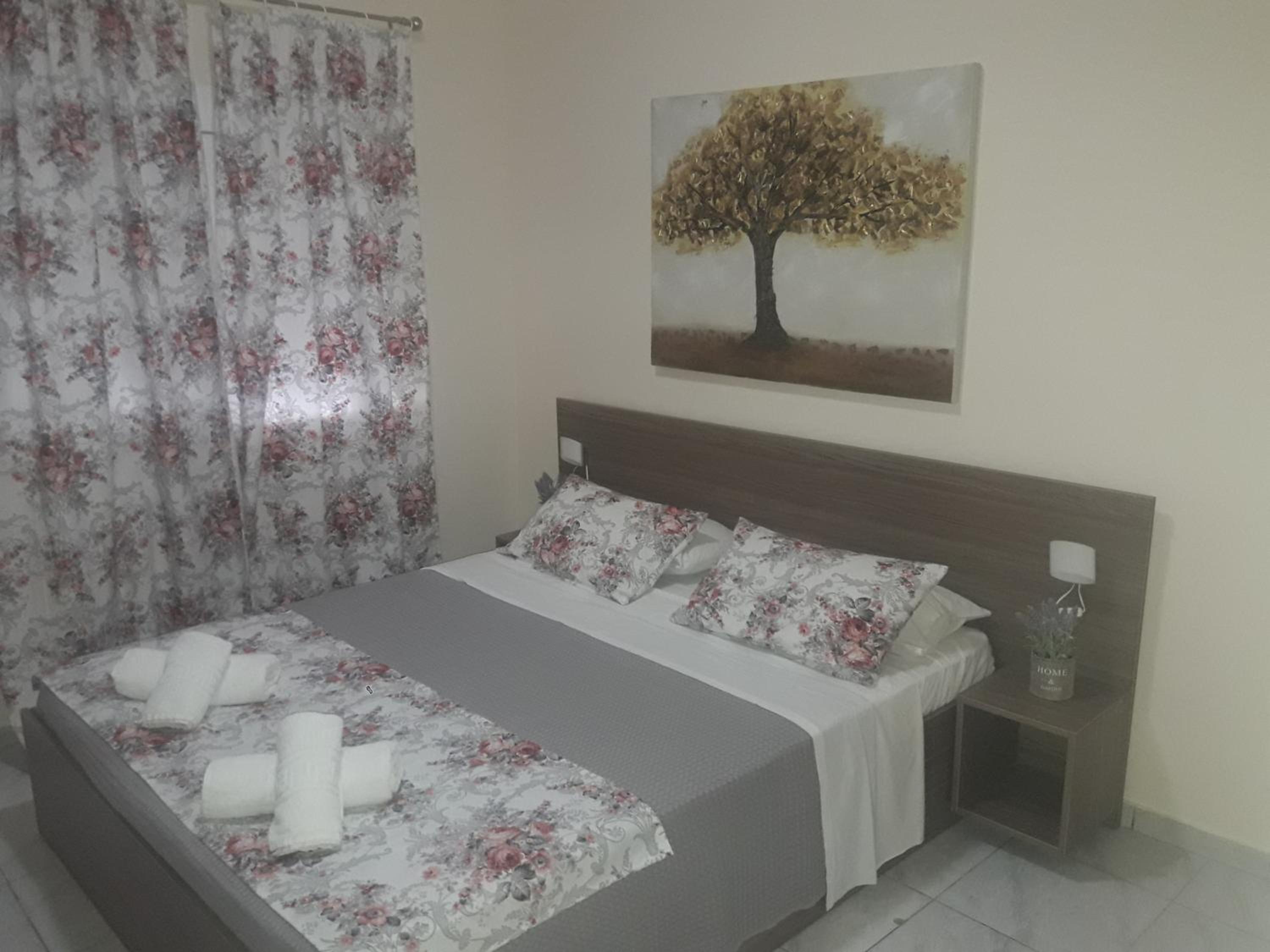 Studio with Street View I