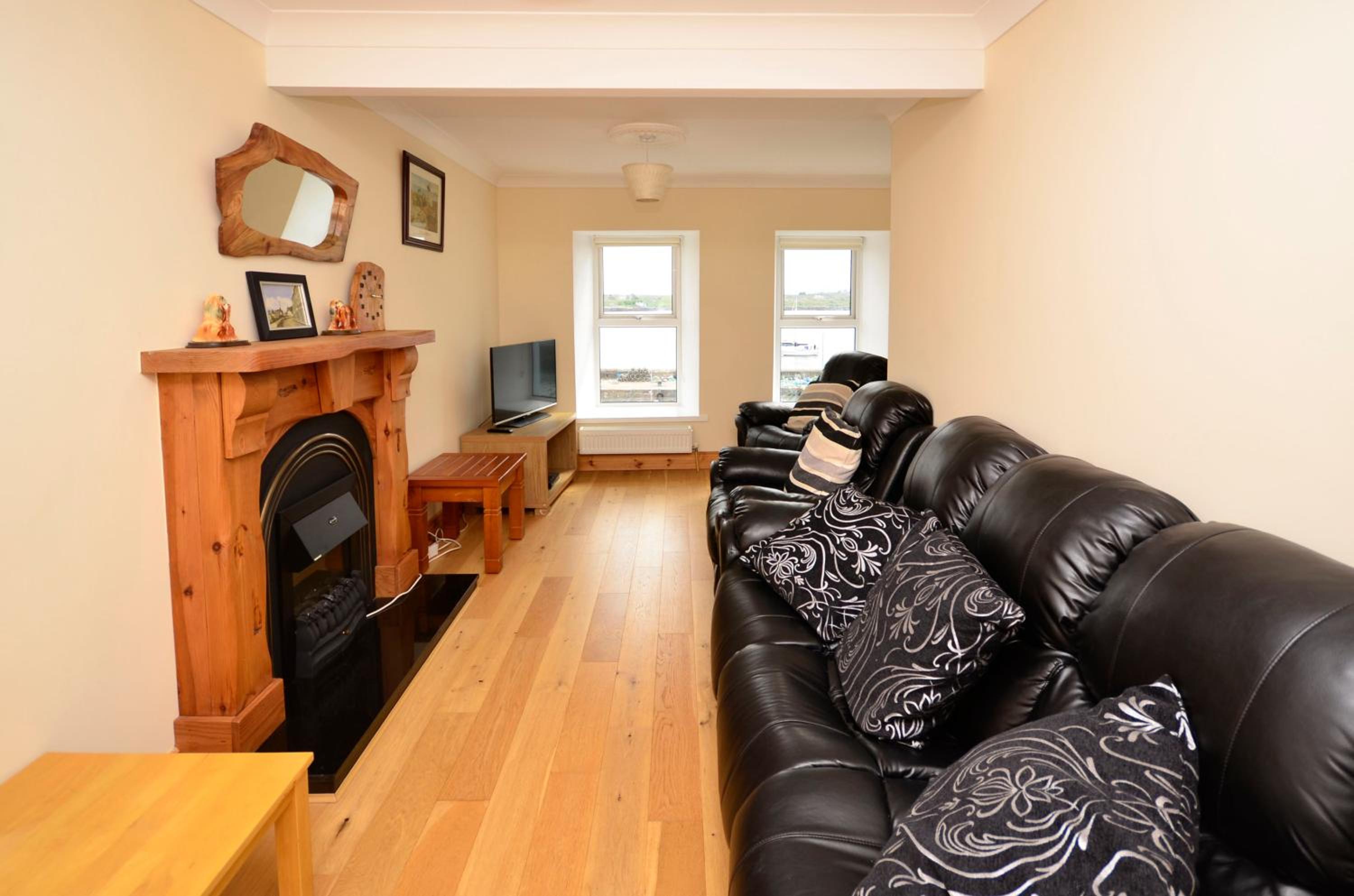 Four-Bedroom House photo 2
