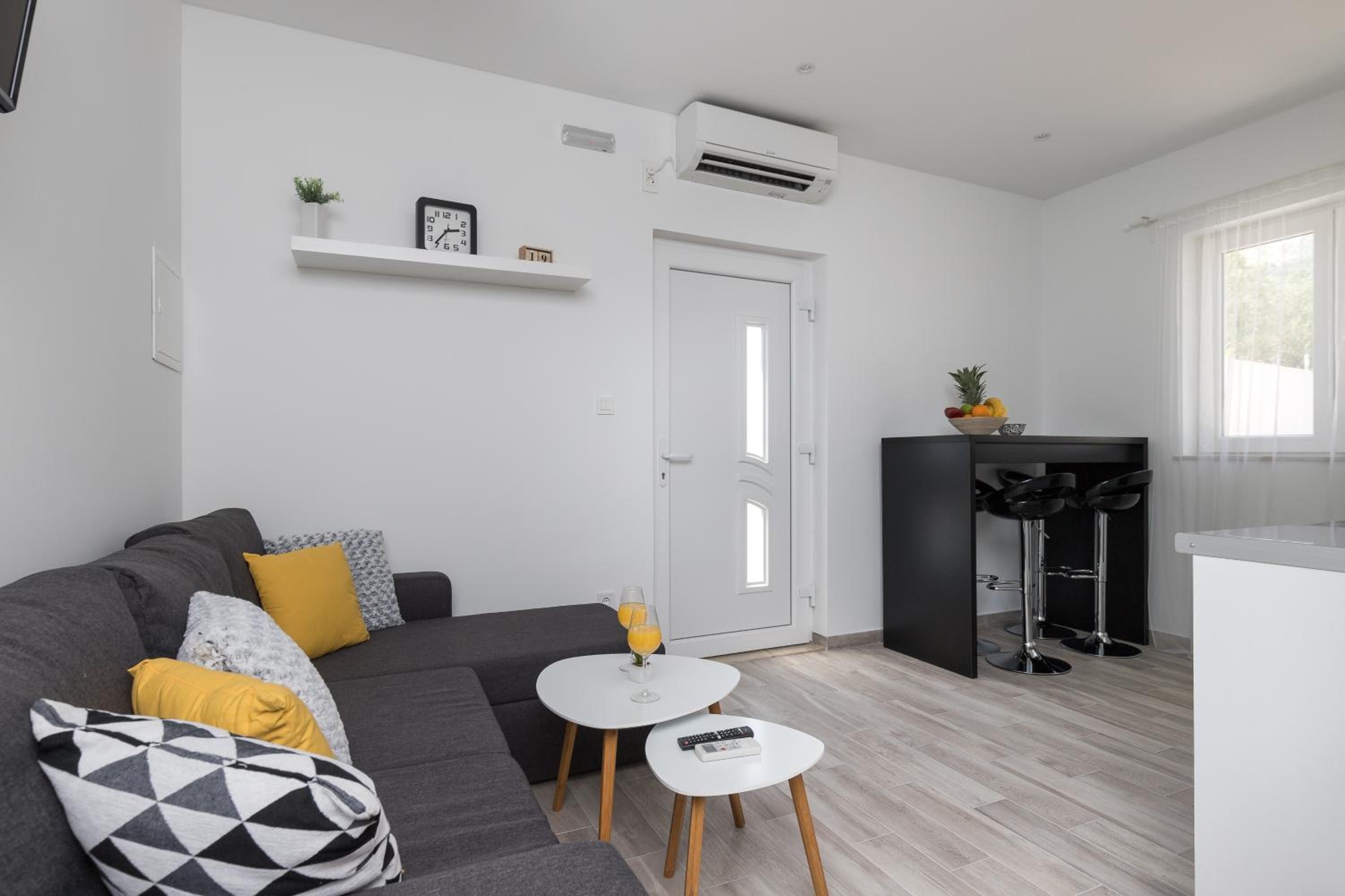 Premium One-Bedroom Apartment with Terrace photo 1