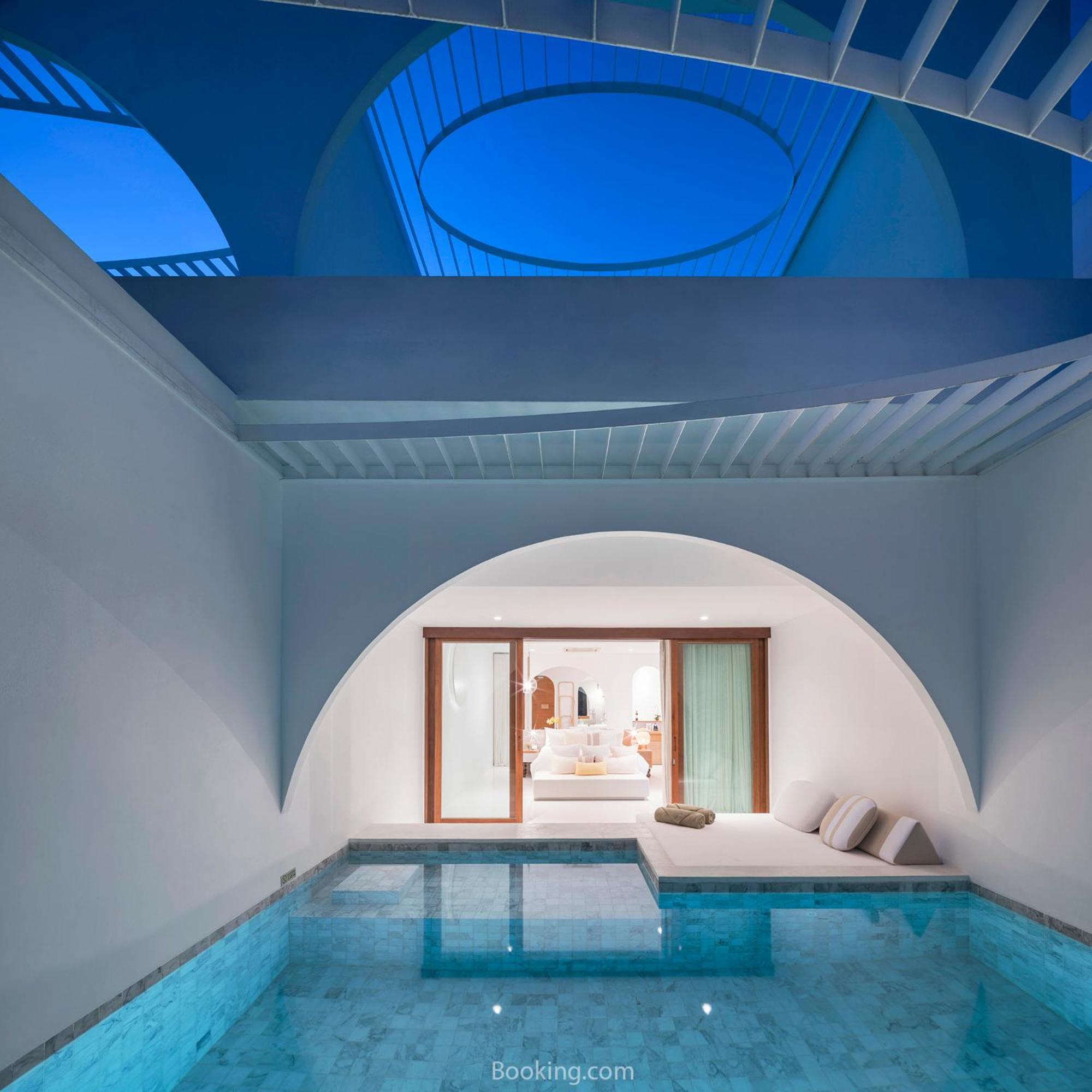 Oceanfront Balcony Pool Suite photo 2