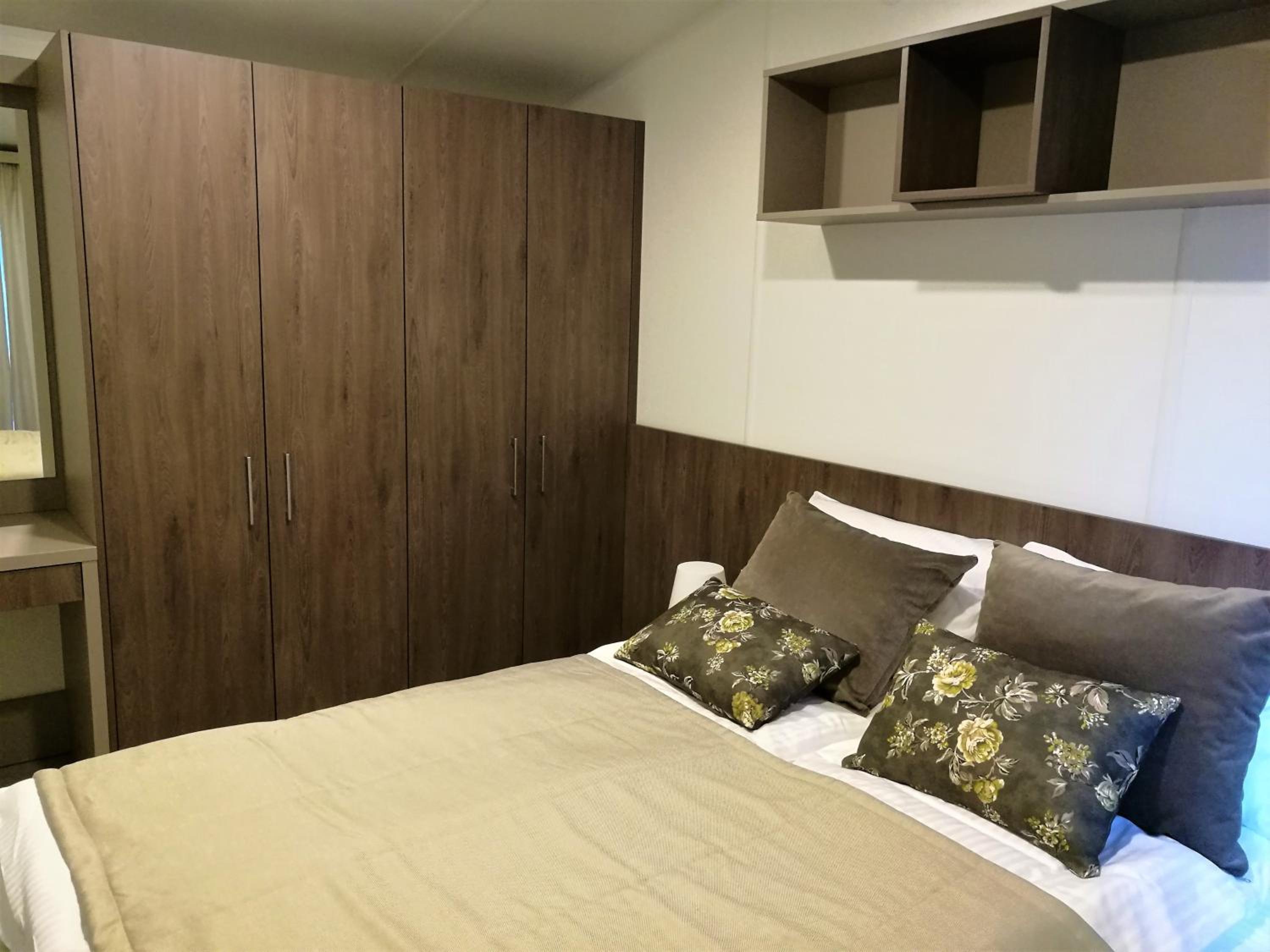 Mobile Two-Bedroom Chalet photo 3