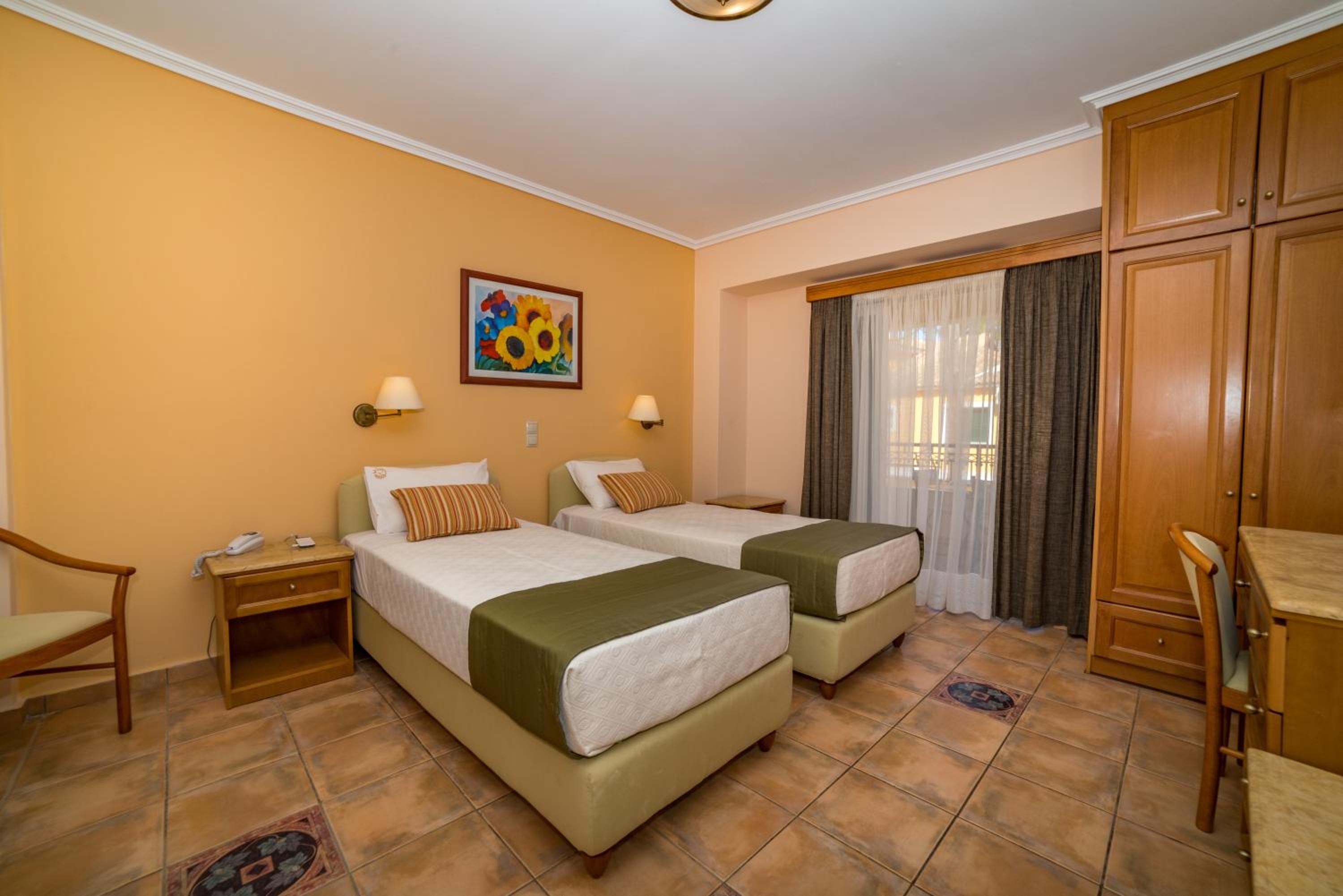 Two-Bedroom Suite with Garden View and Sea View (2 Guests) - Photo 4