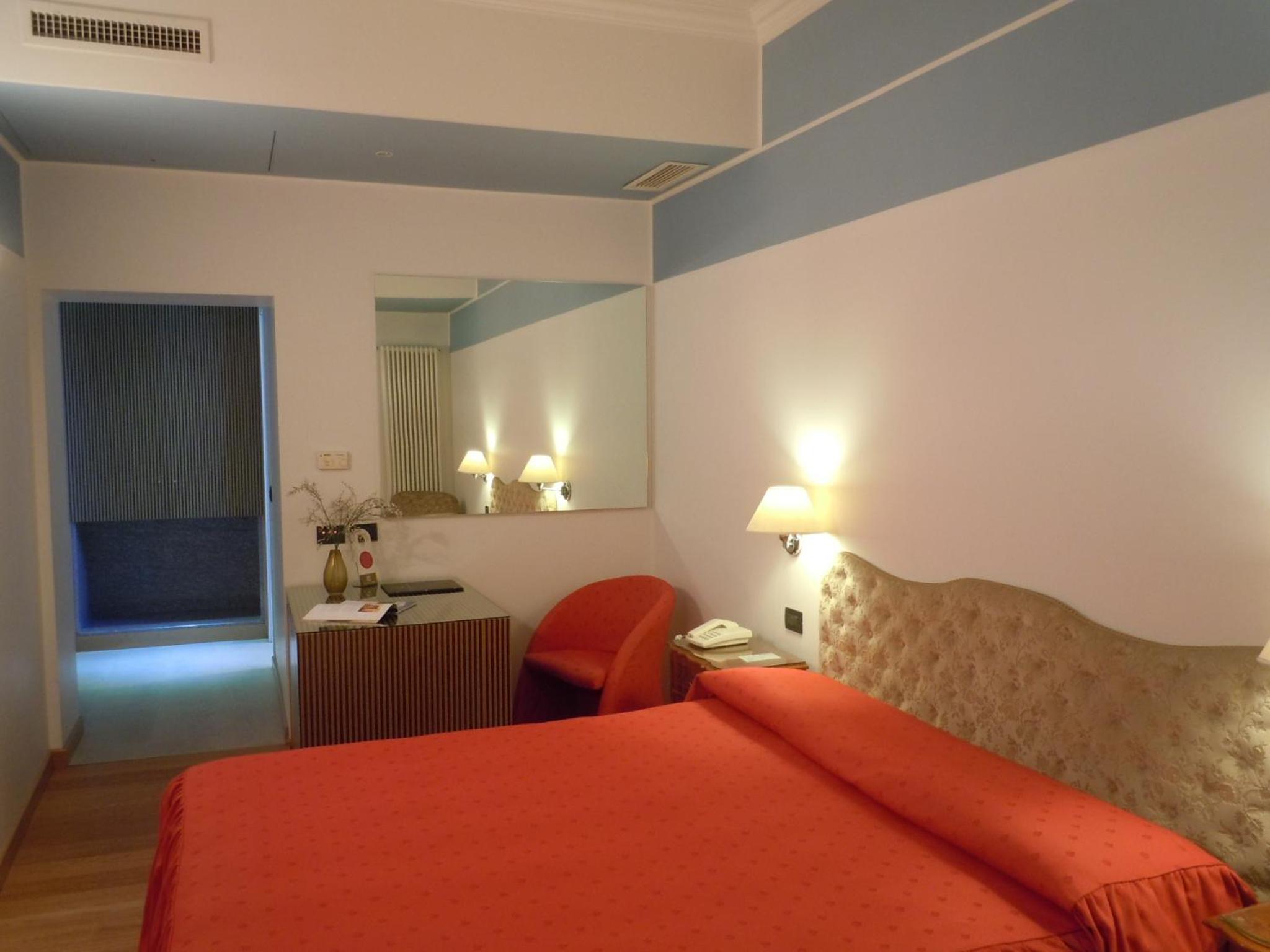 Superior Double or Twin Room with Lake View - Photo 9