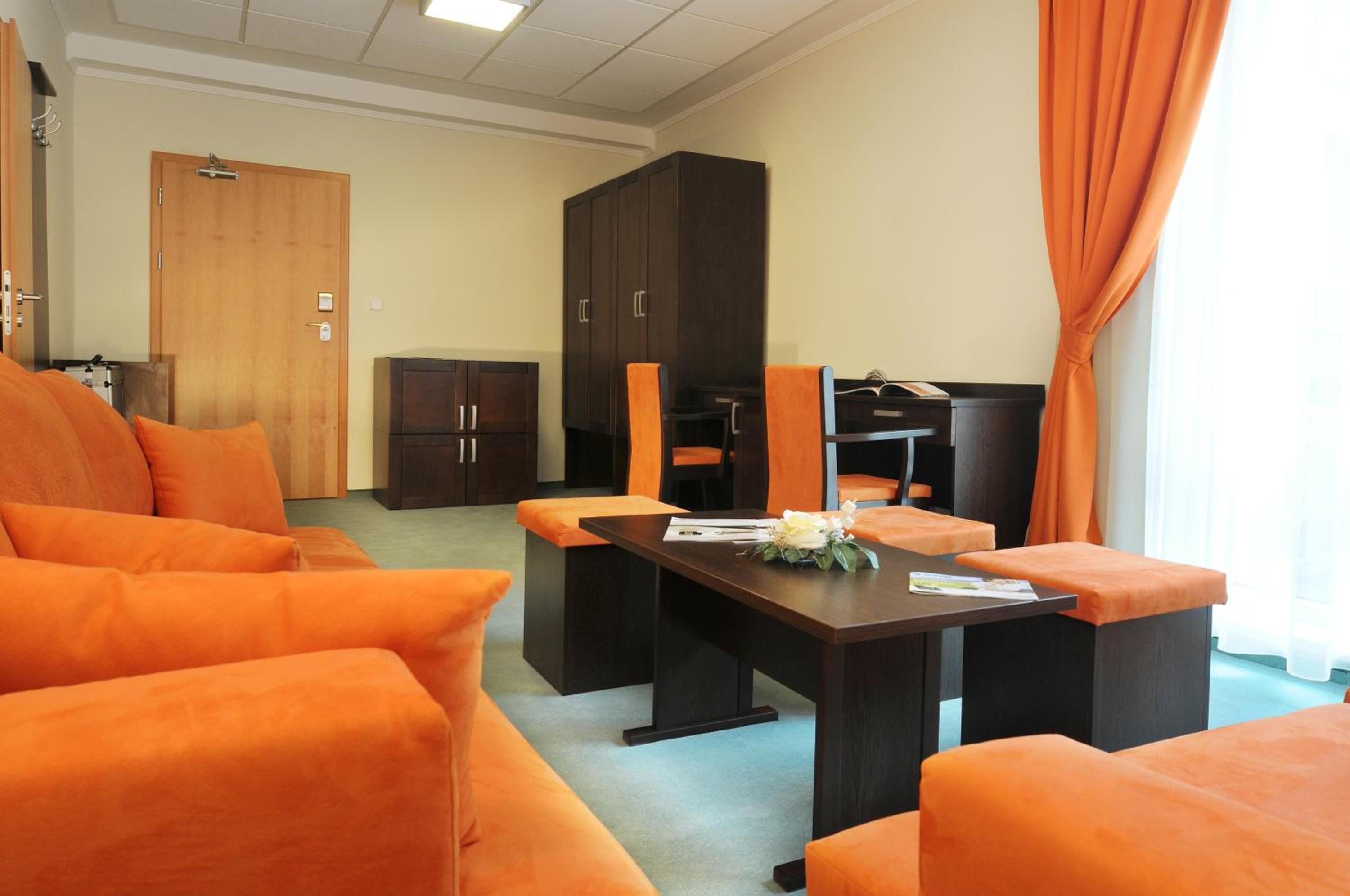Apartment with Balcony - Photo 3