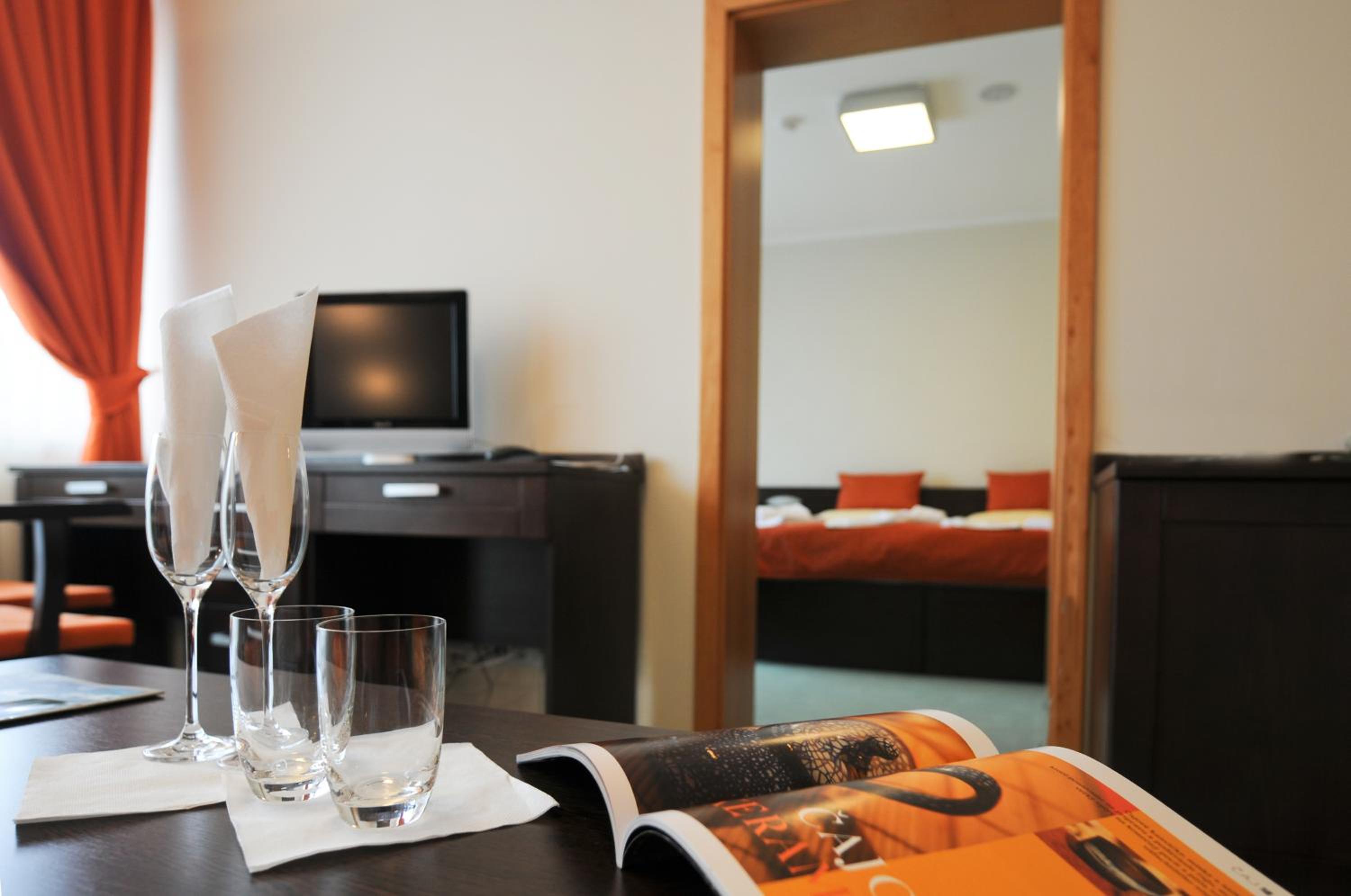 Apartment with View and Balcony - Photo 4