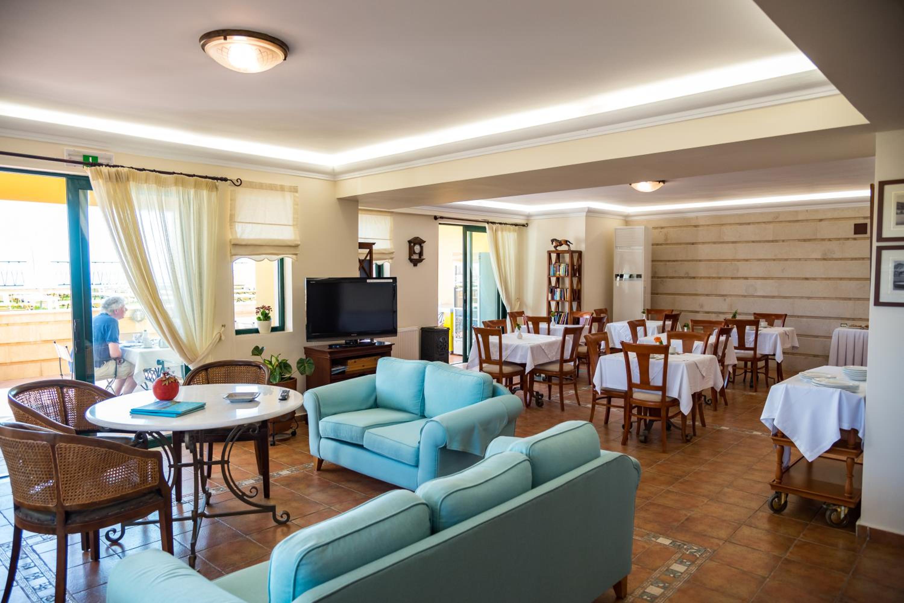 Two-Bedroom Suite with Garden View and Sea View (2 Guests) - Photo 2
