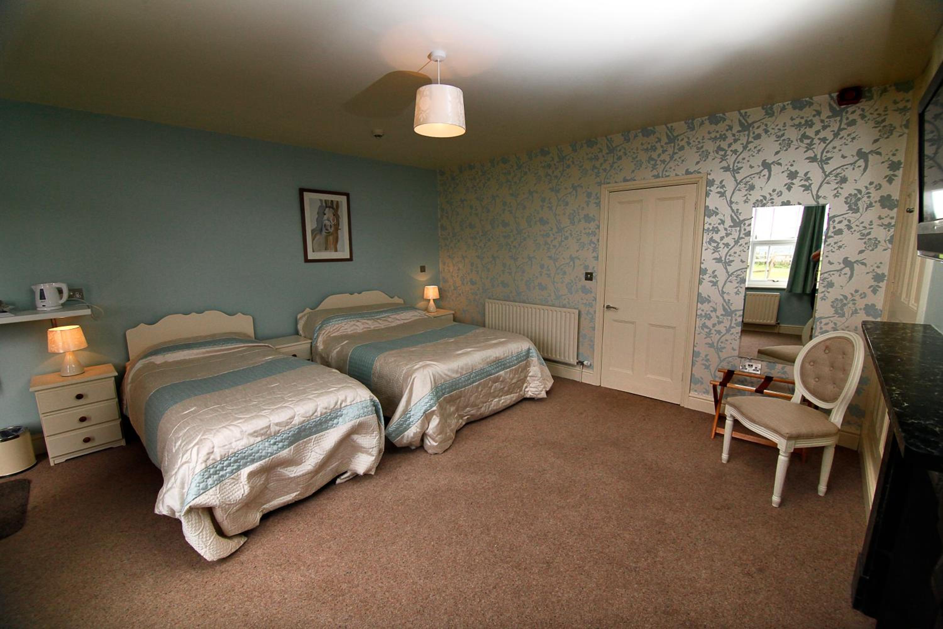 Twin Room - Photo 2