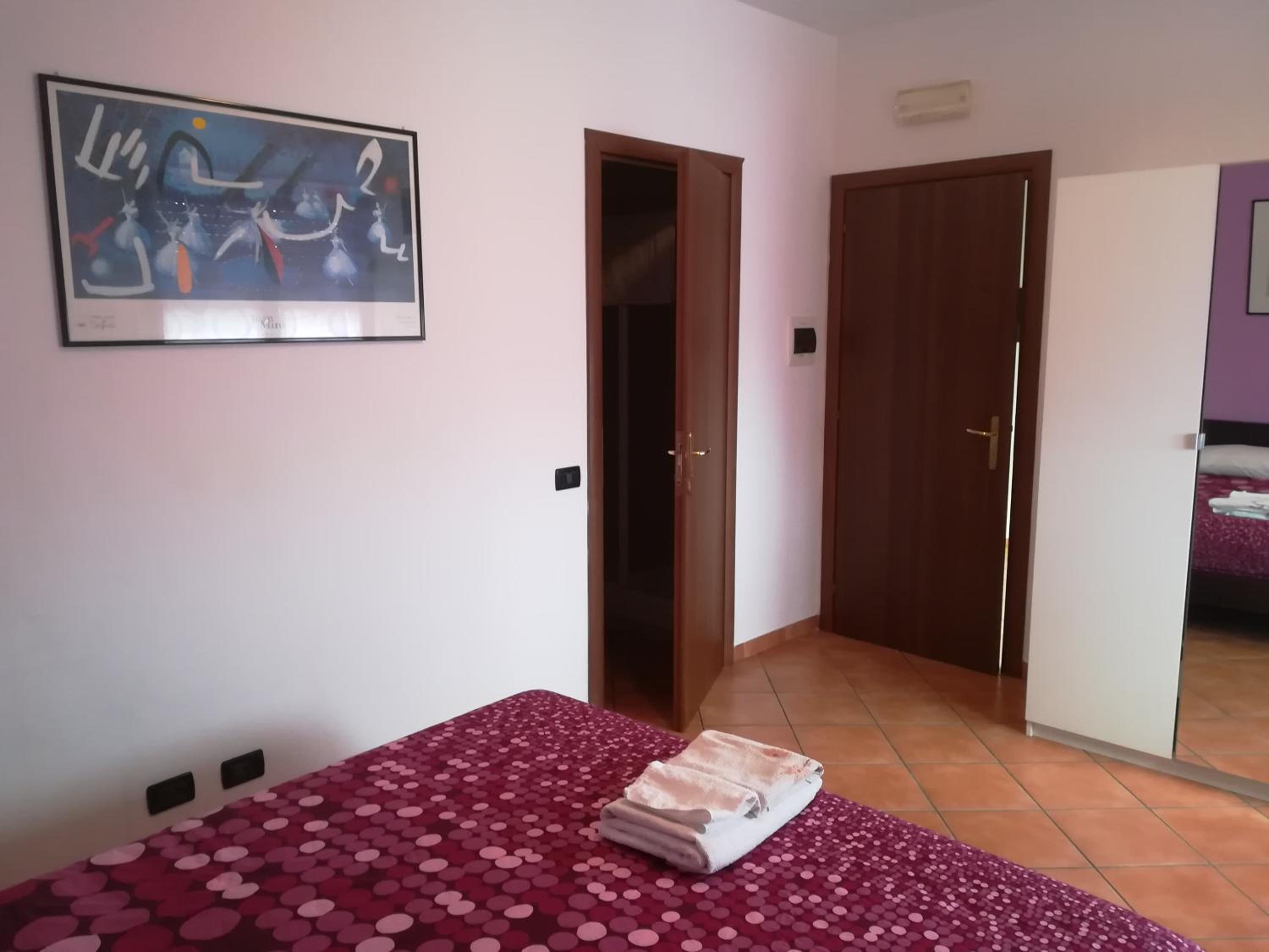 Double Room with Private Bathroom - Photo 5