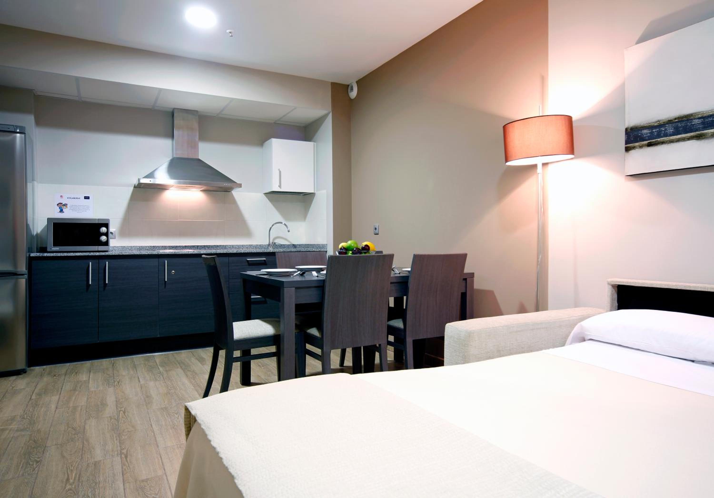 Two-Bedroom Apartment (5-6 Adults) photo 3