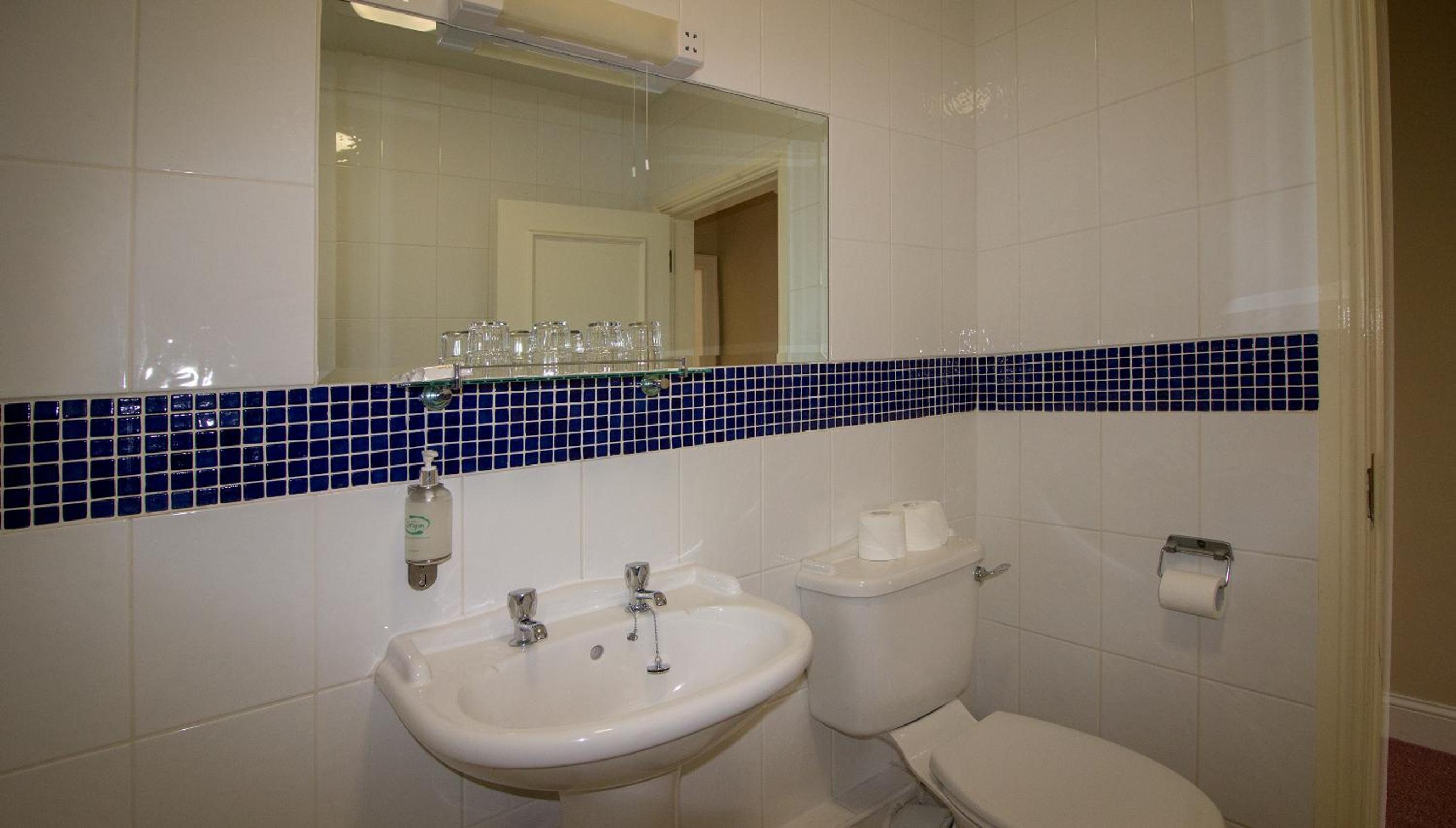 Double or Twin Room - Photo 2