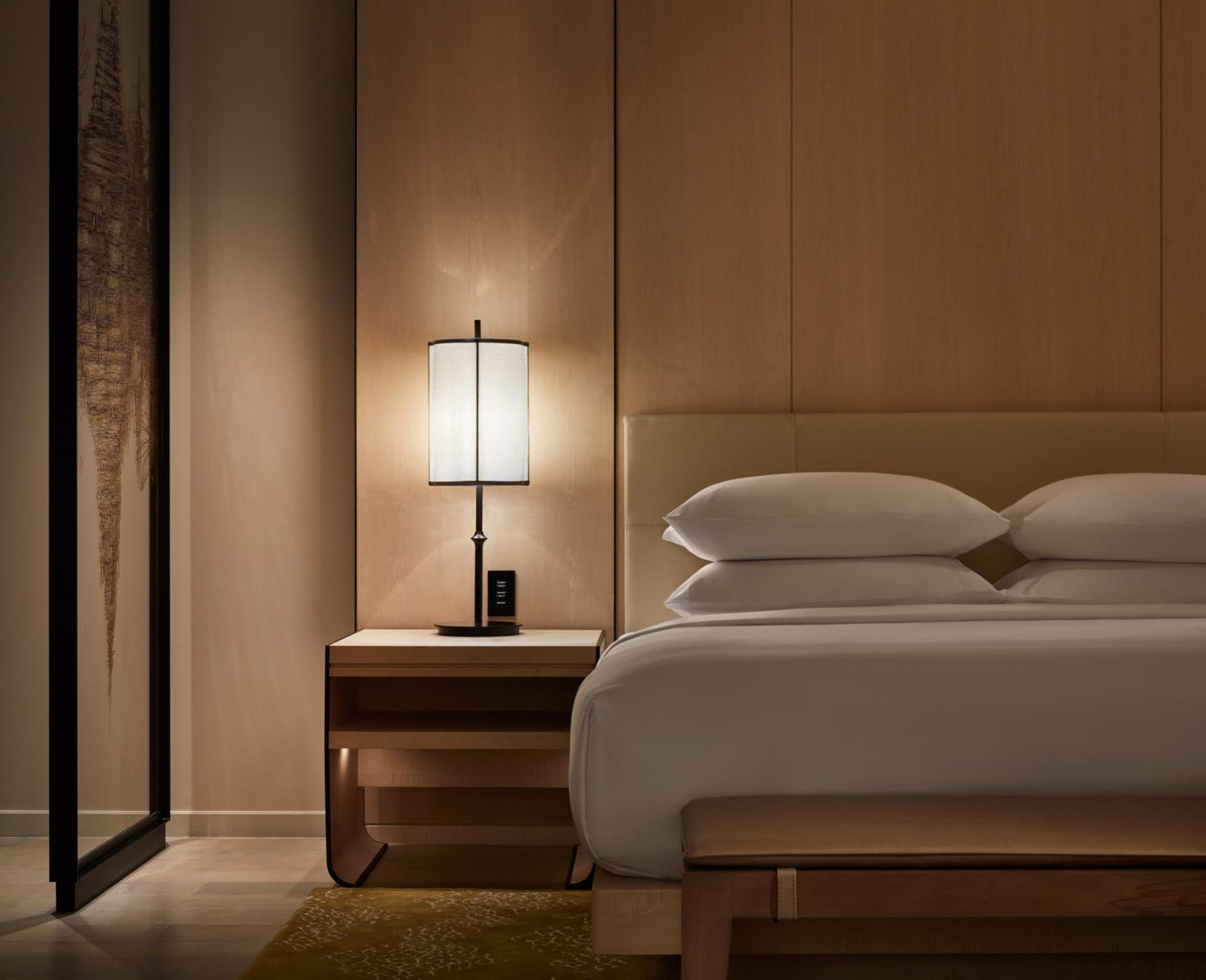 Corner King Room