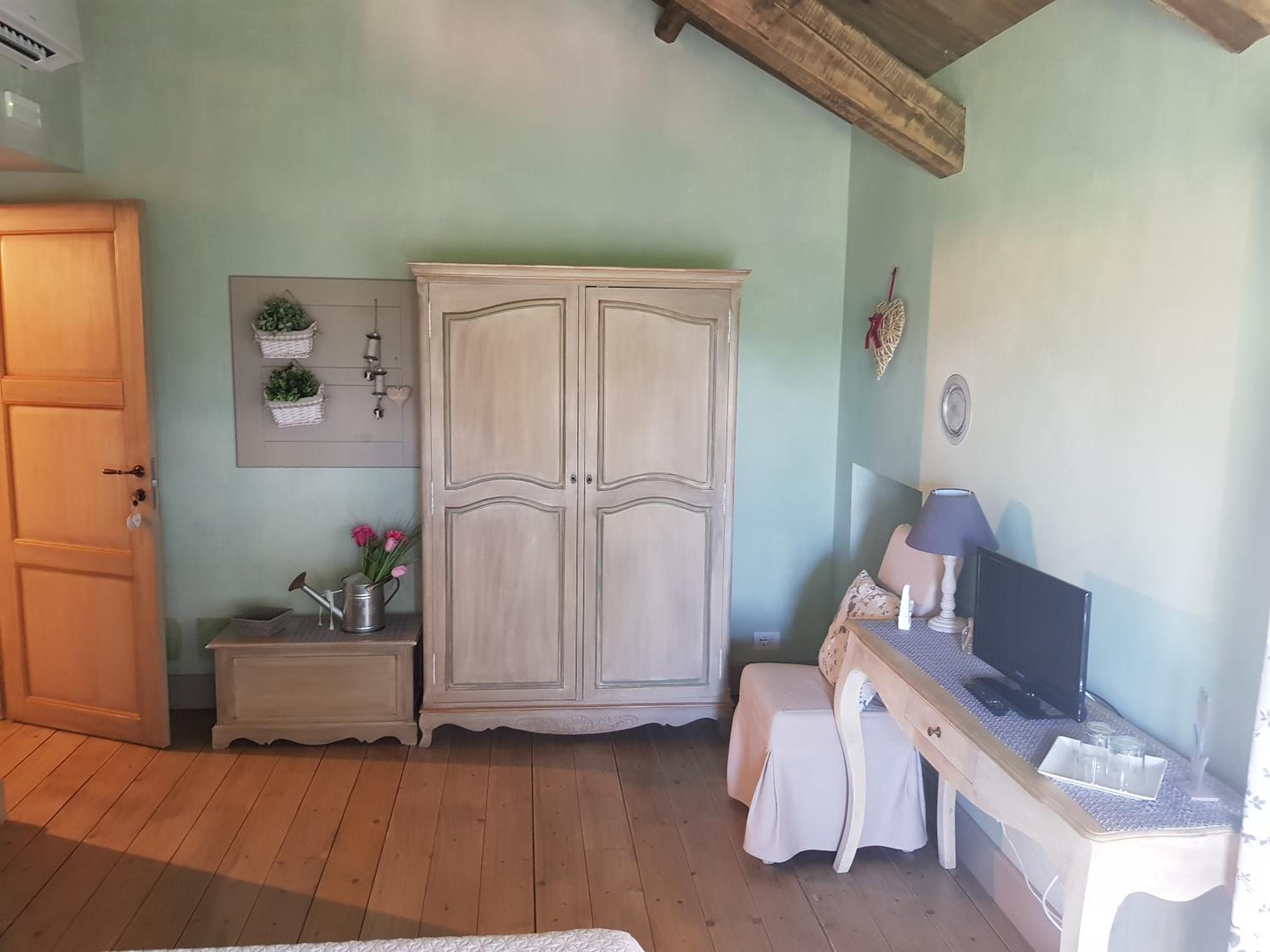 Double Room - Photo 6