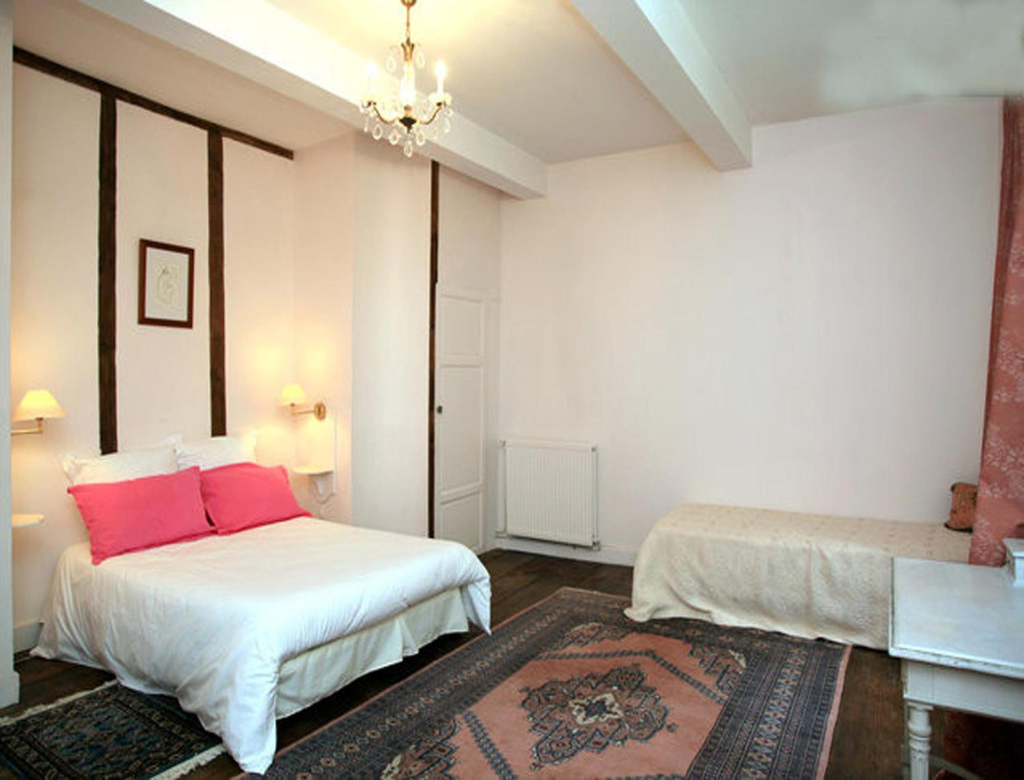 Pink Double Room photo 3