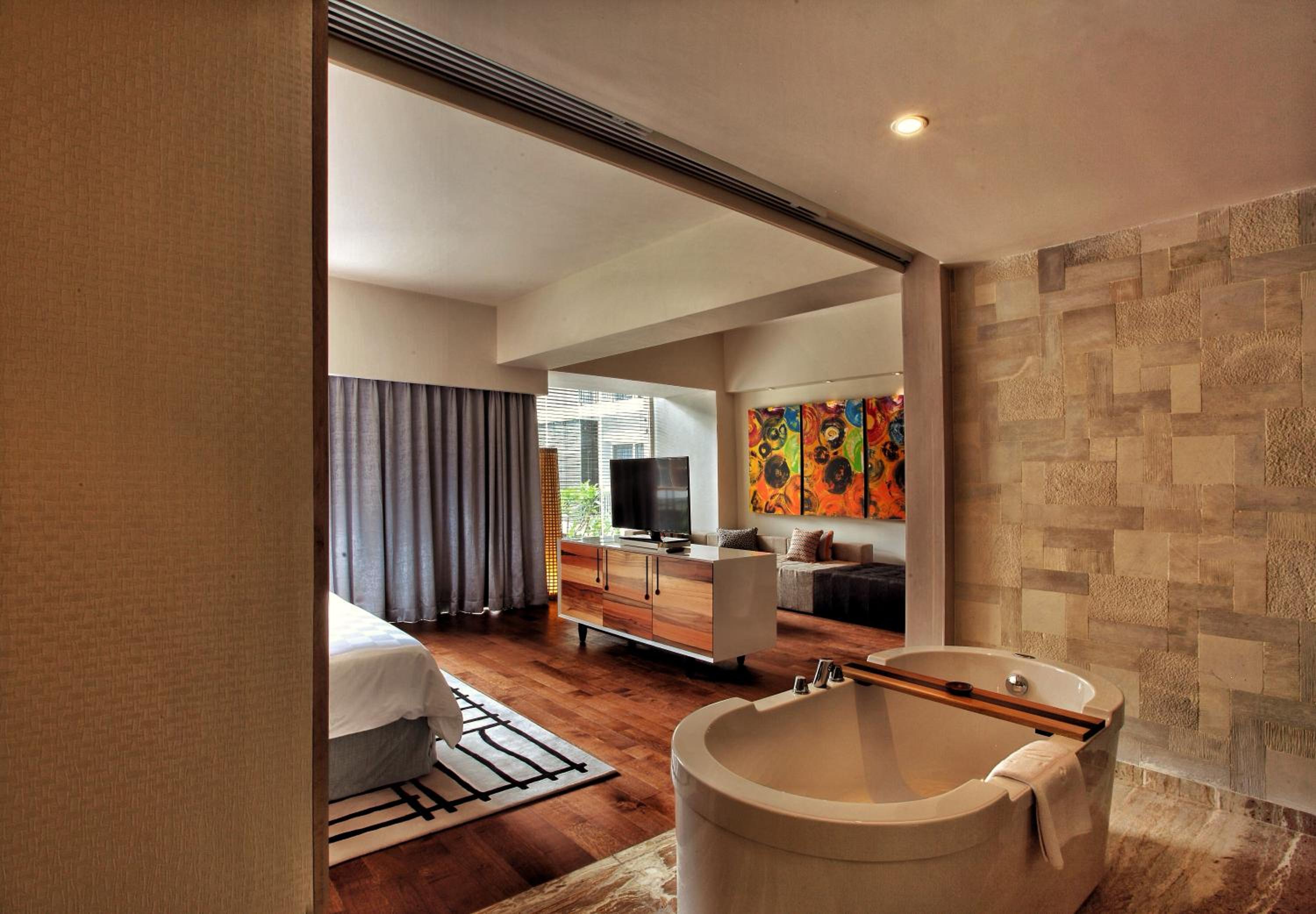 TSand Suite with All Day Breakfast, Daily Restocked Mini-bar and other Free Benefits thumbnail 5