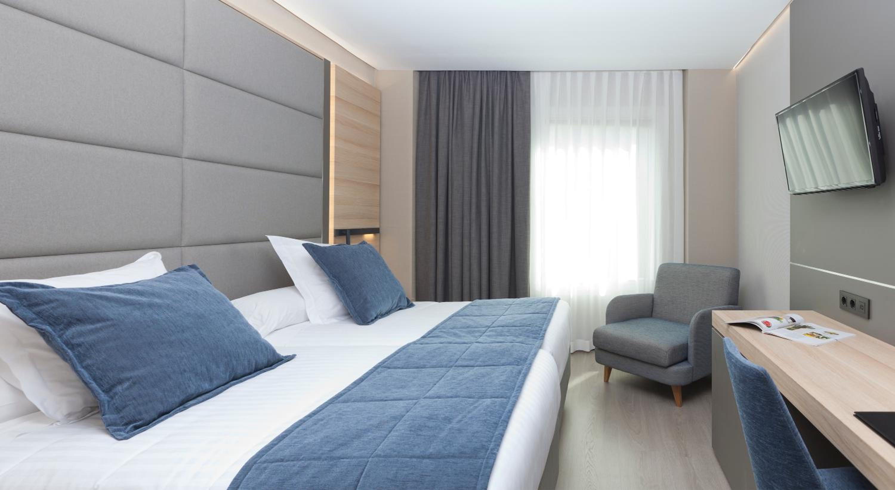 Double or Twin Room thumbnail 5