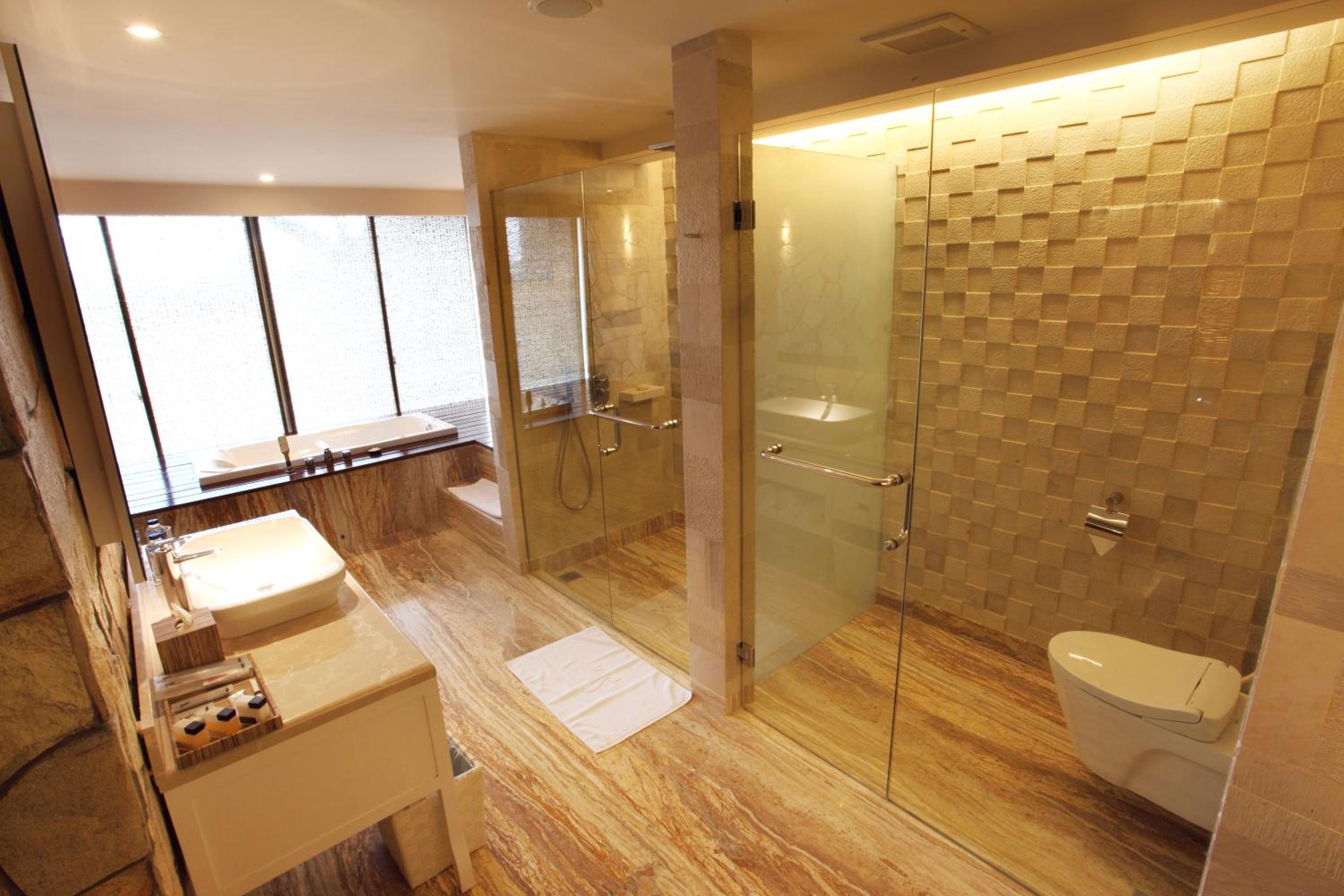 TStone Jacuzzi Suite thumbnail 5