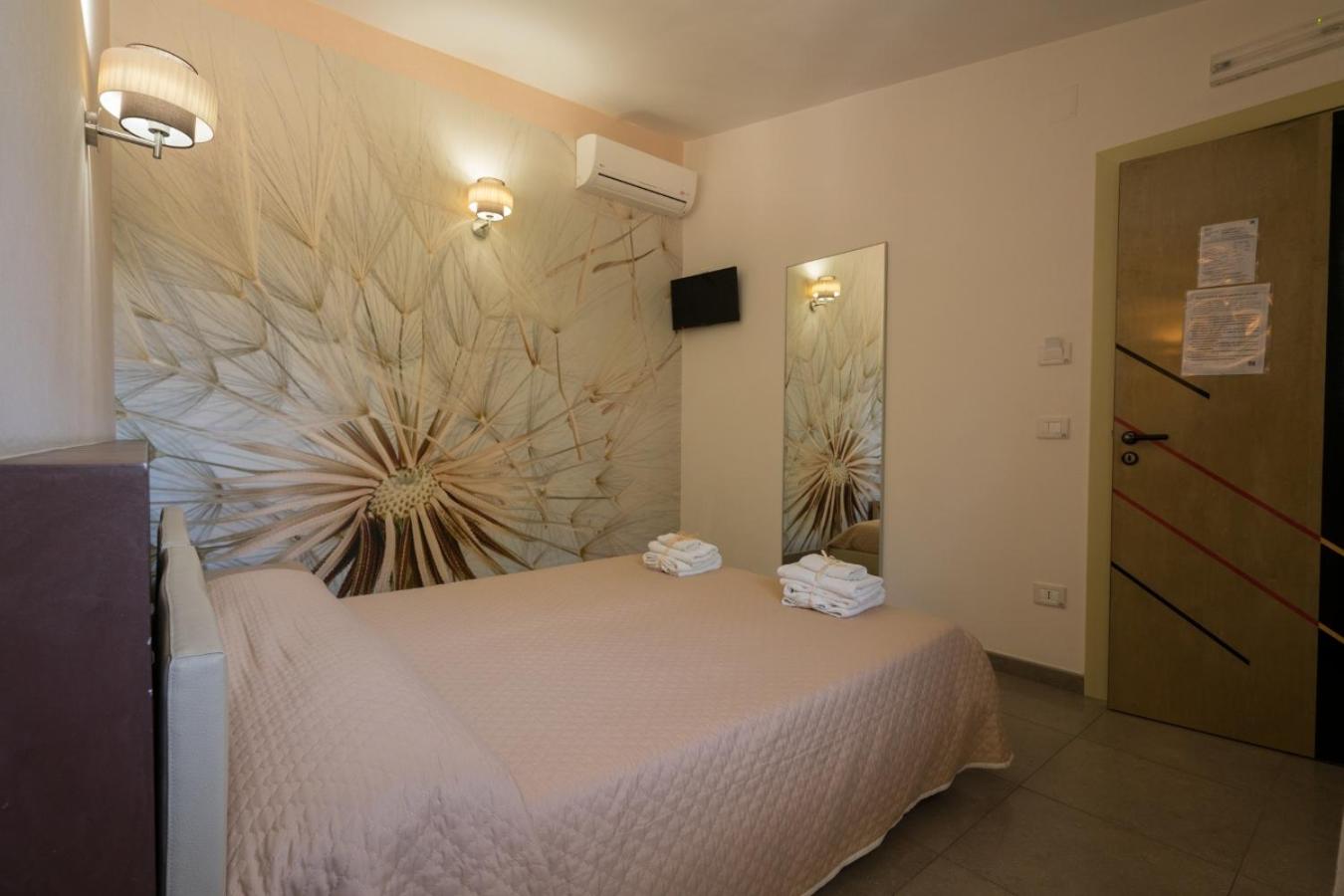 Double or Twin Room - Photo 48