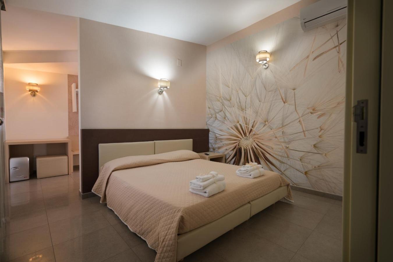 Double or Twin Room - Photo 18