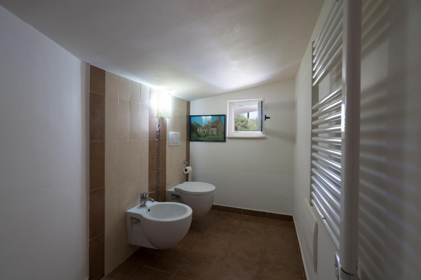 Double or Twin Room - Photo 3