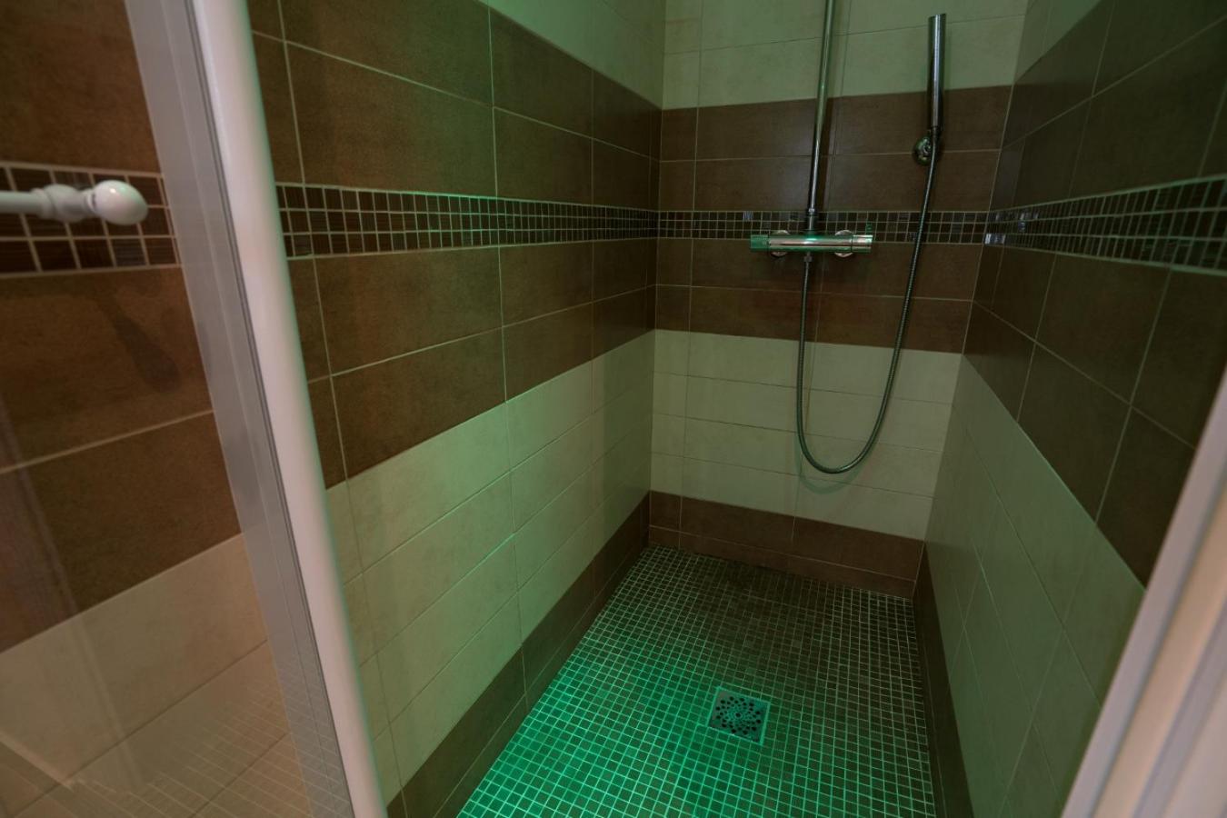 Double or Twin Room - Photo 4