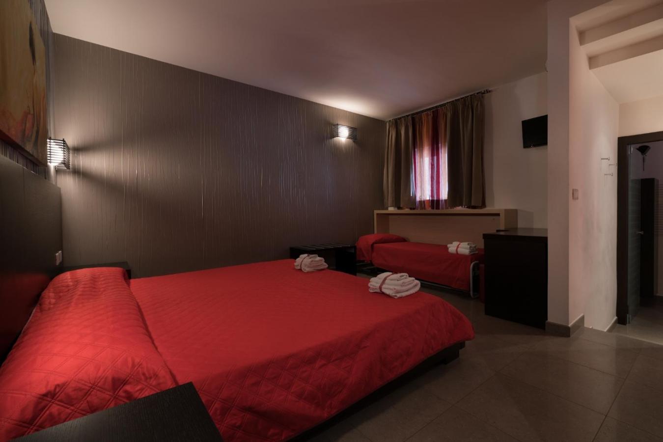 Double or Twin Room - Photo 32