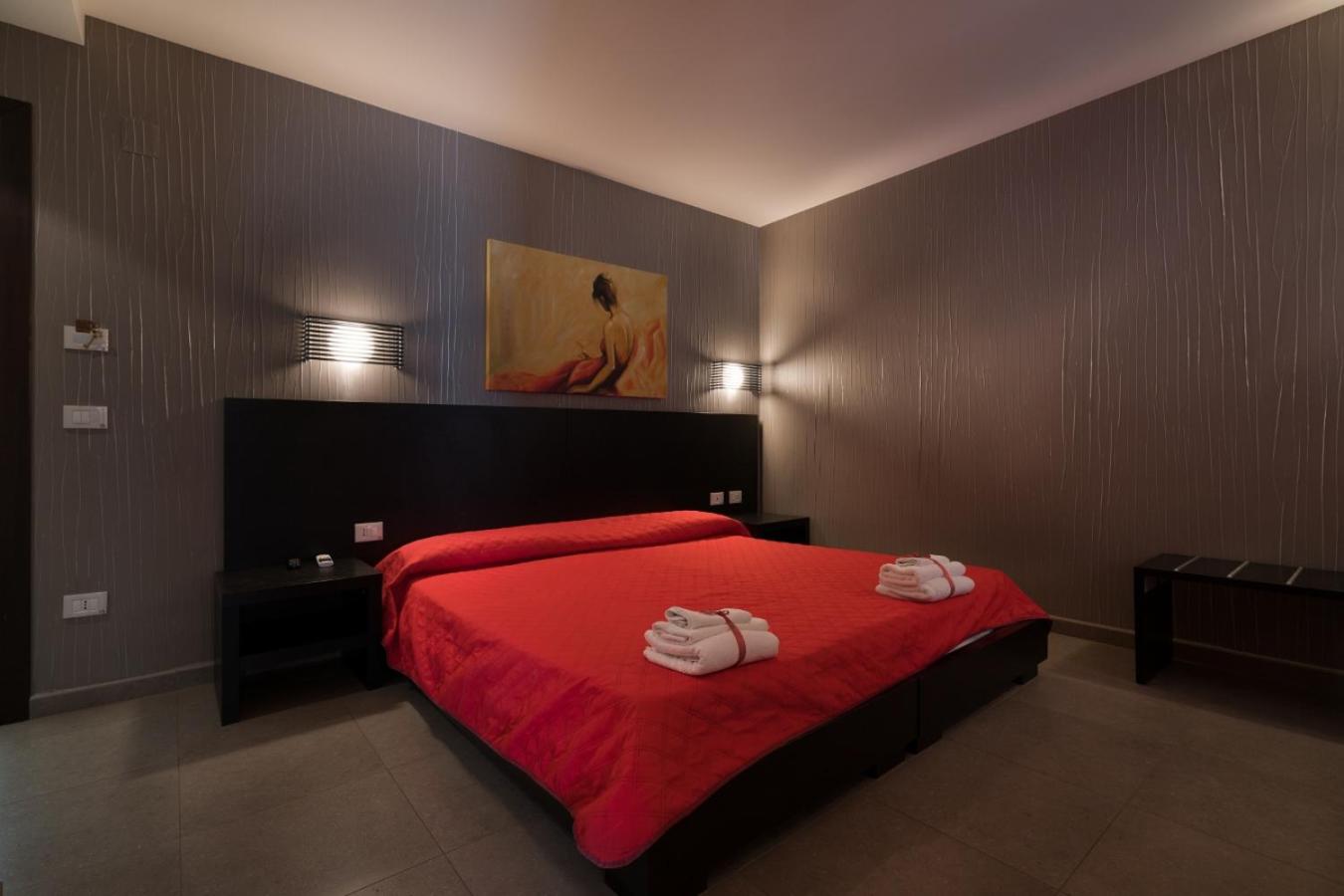 Double or Twin Room - Photo 33