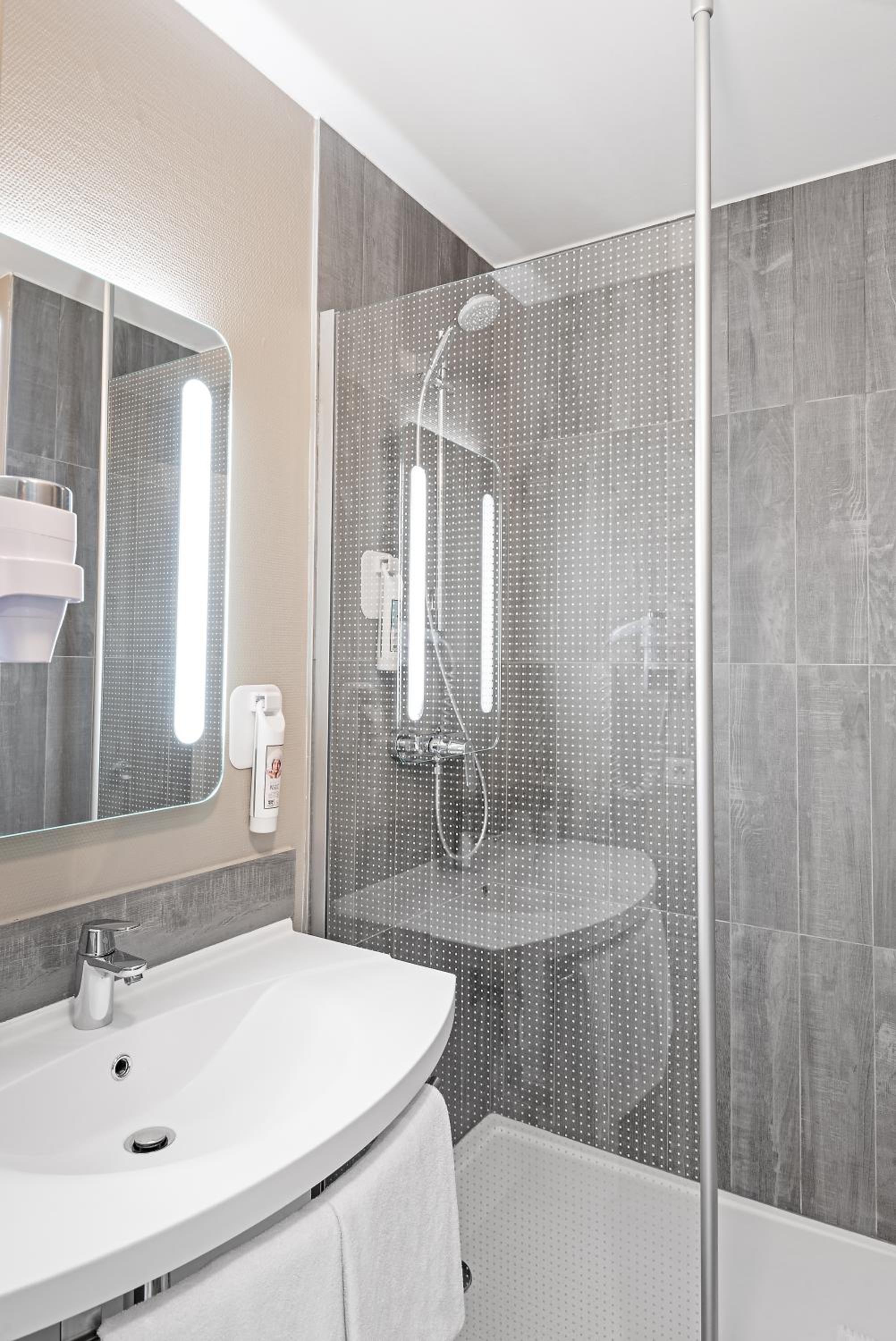Standard Room - Photo 8
