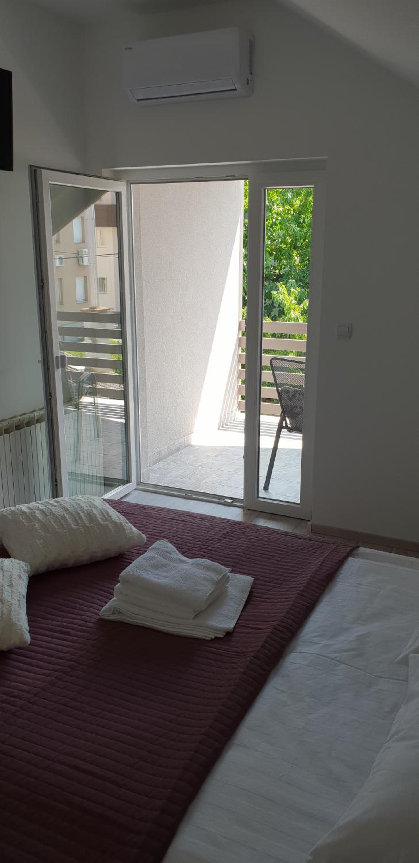Deluxe Double Room with Balcony - Photo 6
