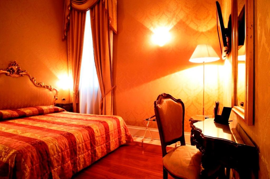 Standard Double or Twin Room photo 3