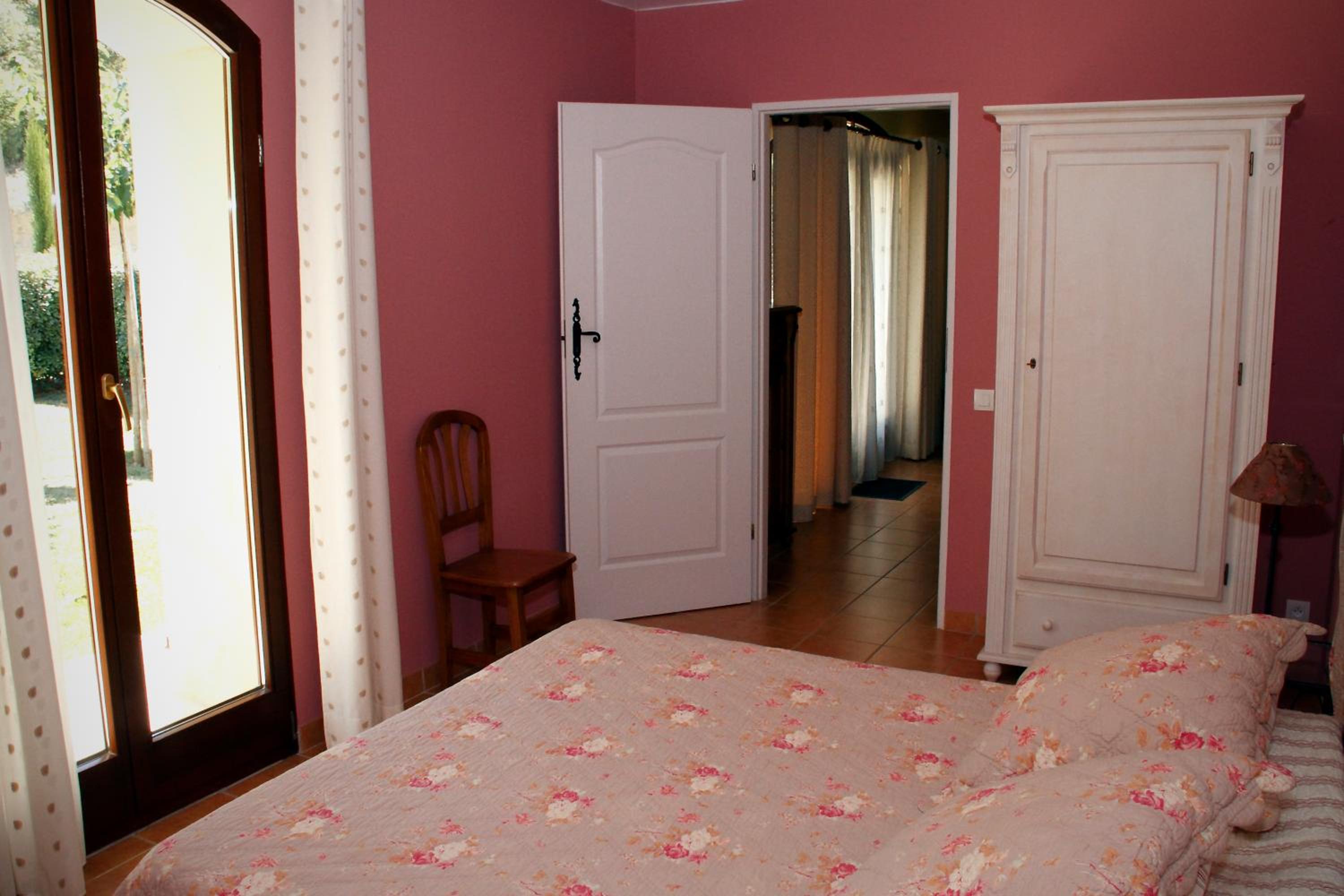 Three-Bedroom Apartment with Garden (6 Adults) photo 2