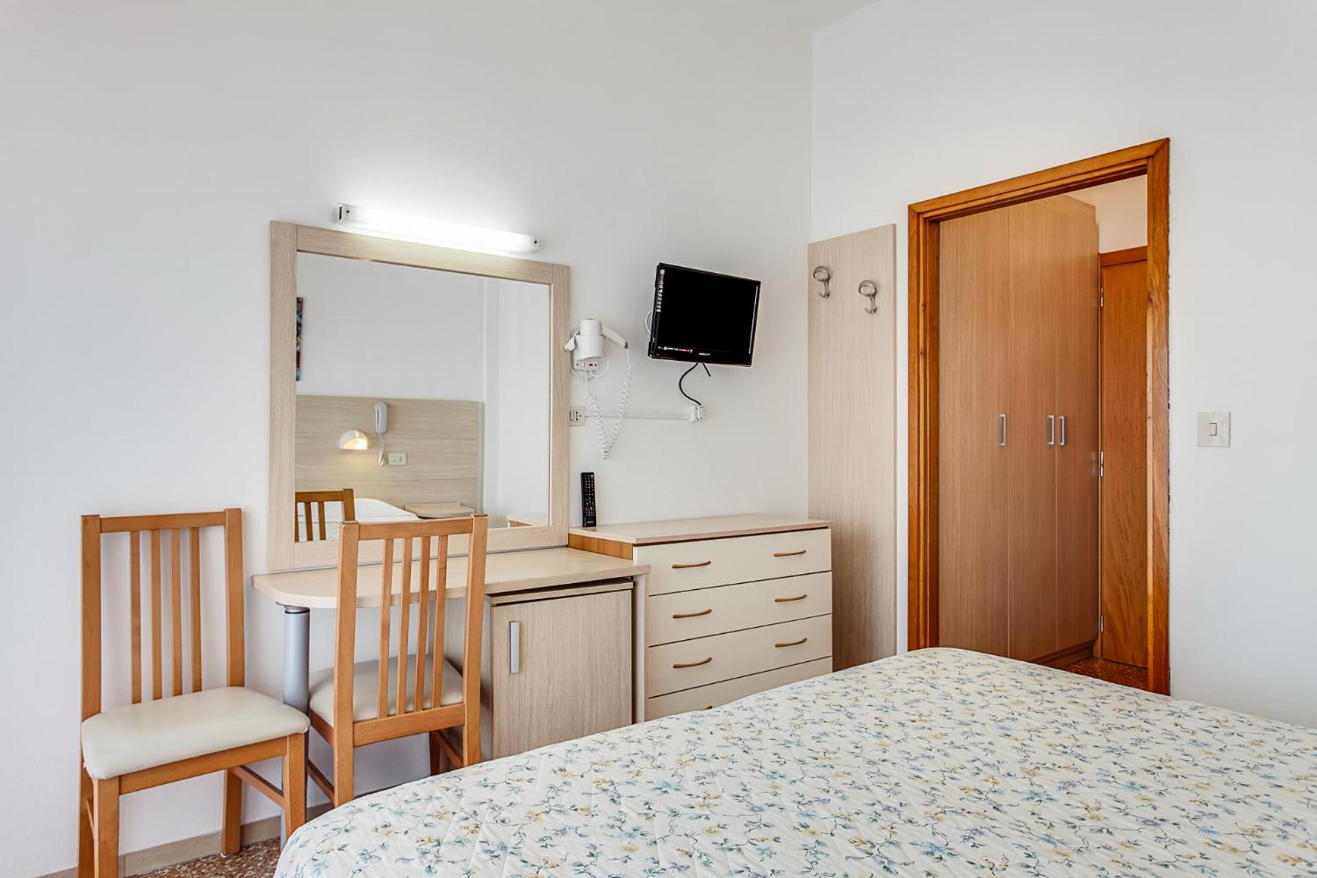 Double or Twin Room with Side Sea View photo 3