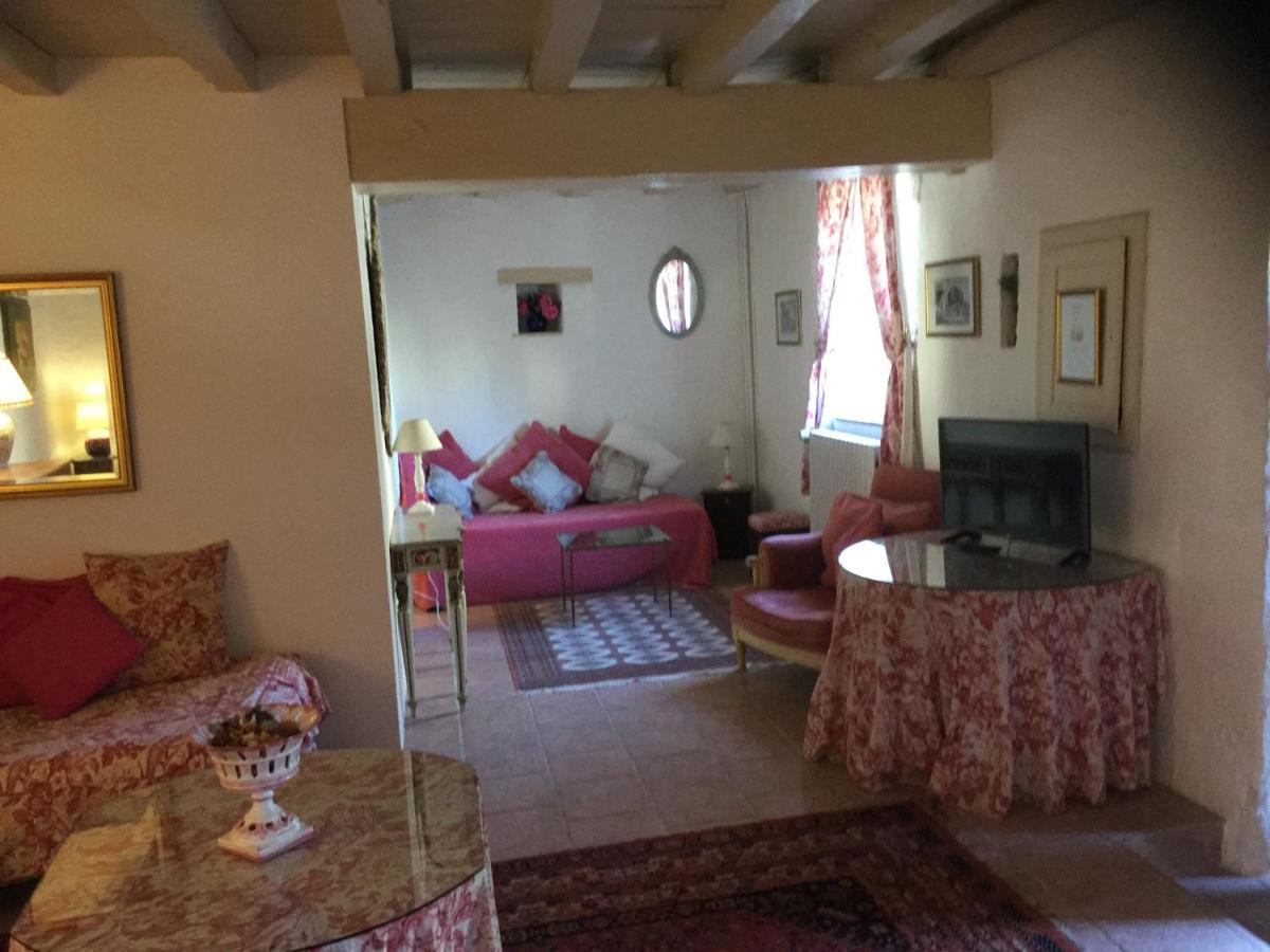 Standard Family Room photo 2