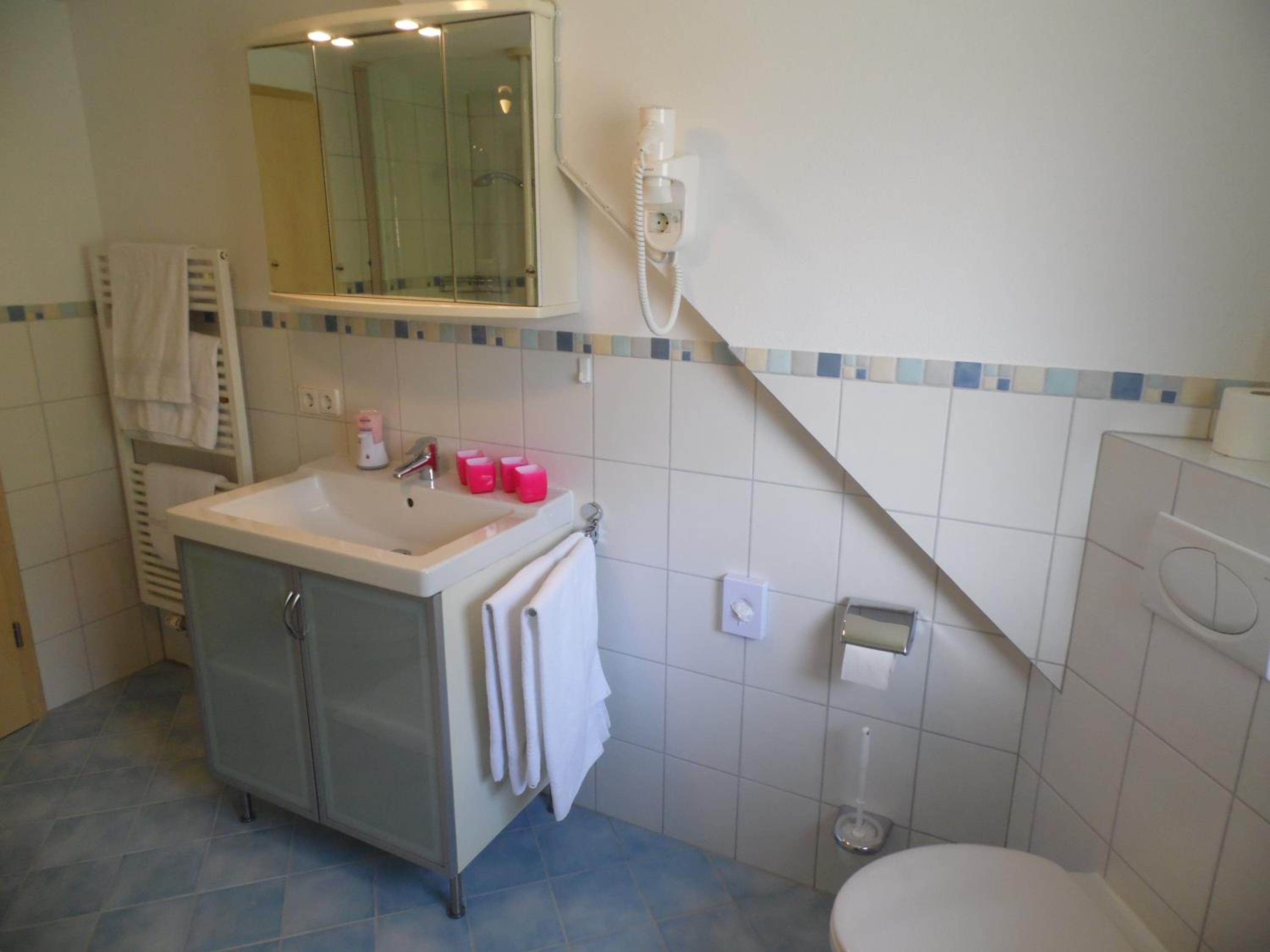 Two-Bedroom Apartment - Annex - Photo 3