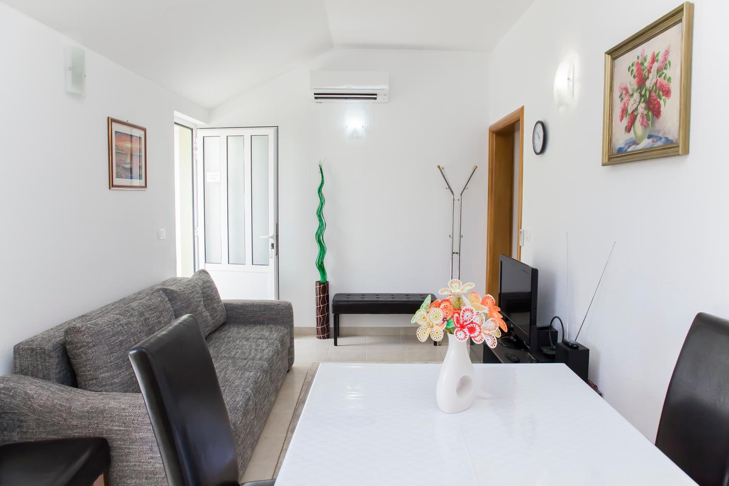 Apartment with Terrace photo 3