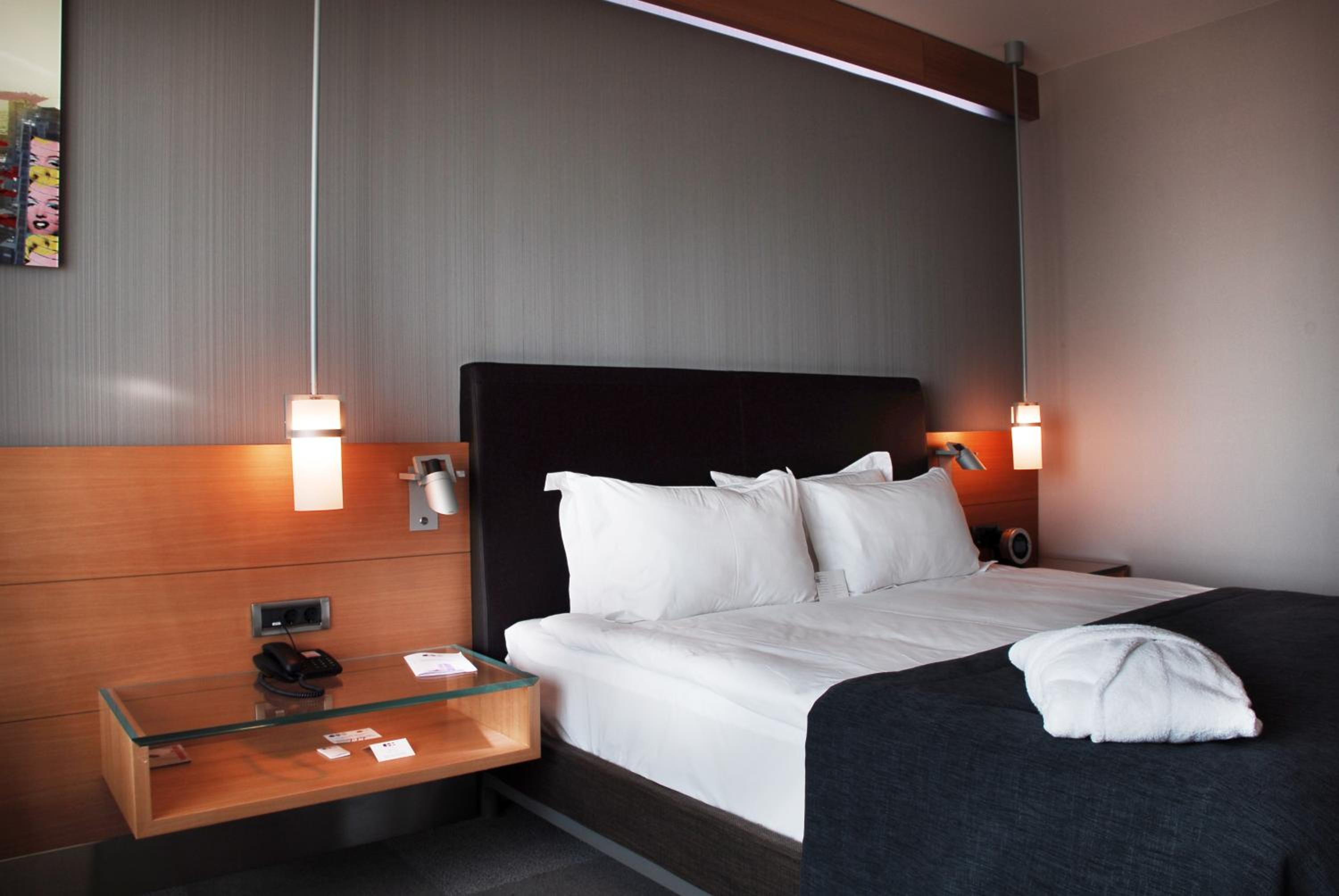 Deluxe Room with King Bed photo 2