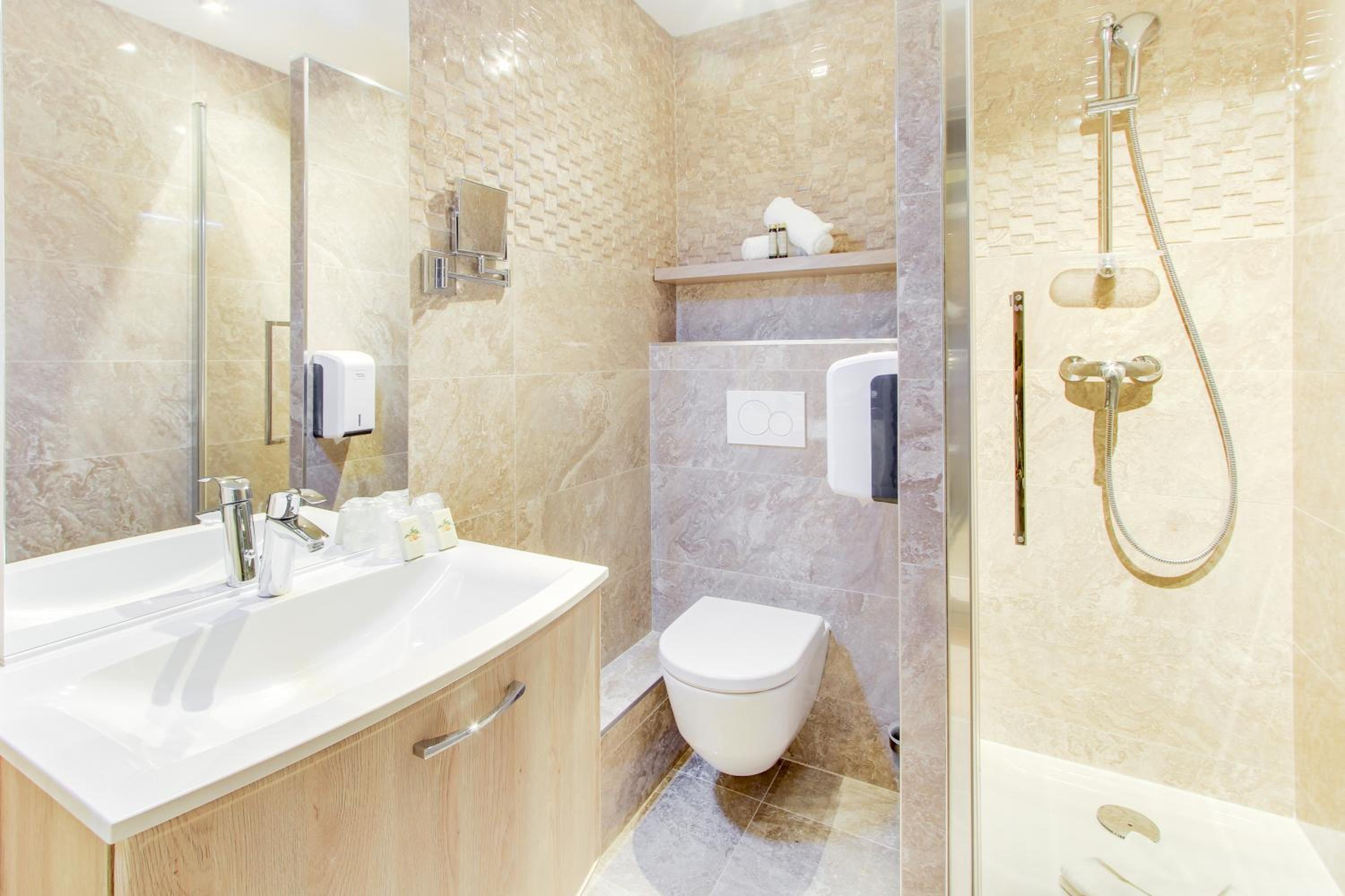 Superior Double Room - Photo 12