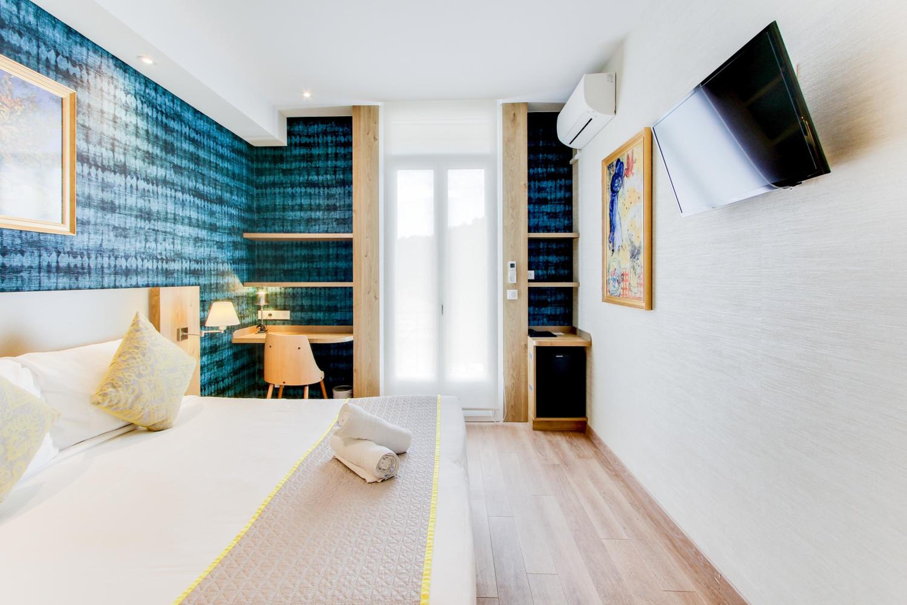 Standard Double or Twin Room - Photo 13