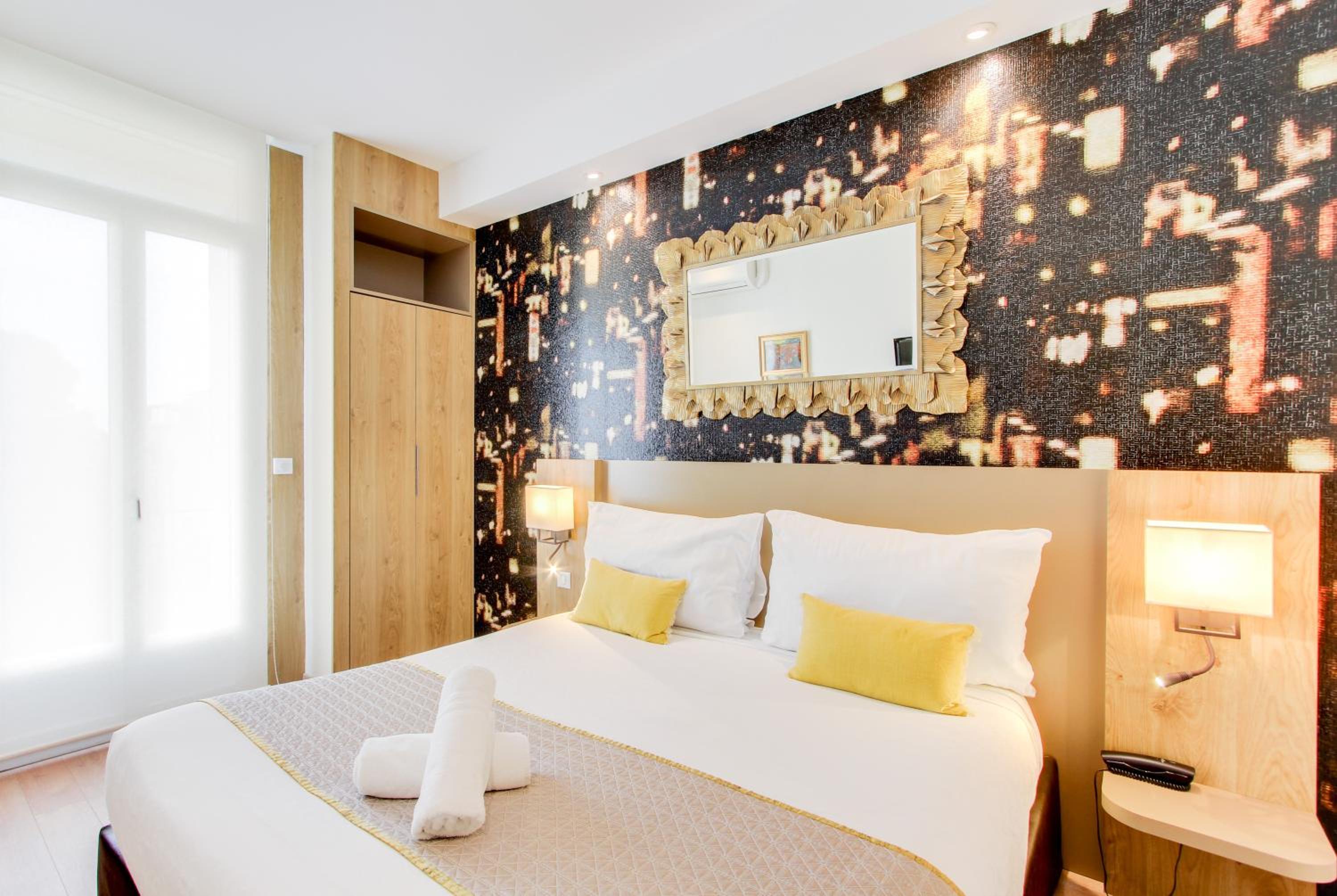 Standard Double or Twin Room - Photo 12