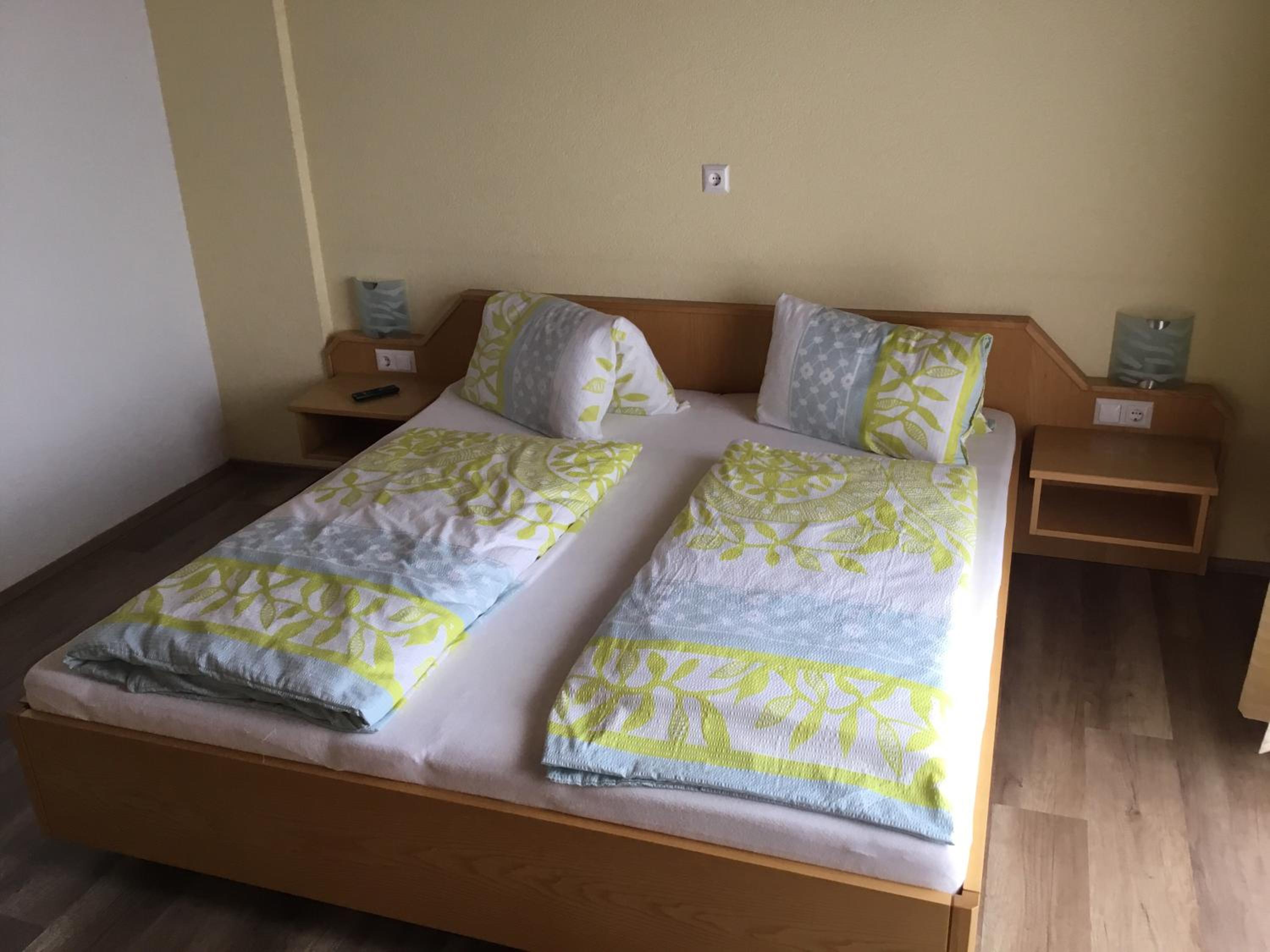Double Room with Lake View - Photo 2