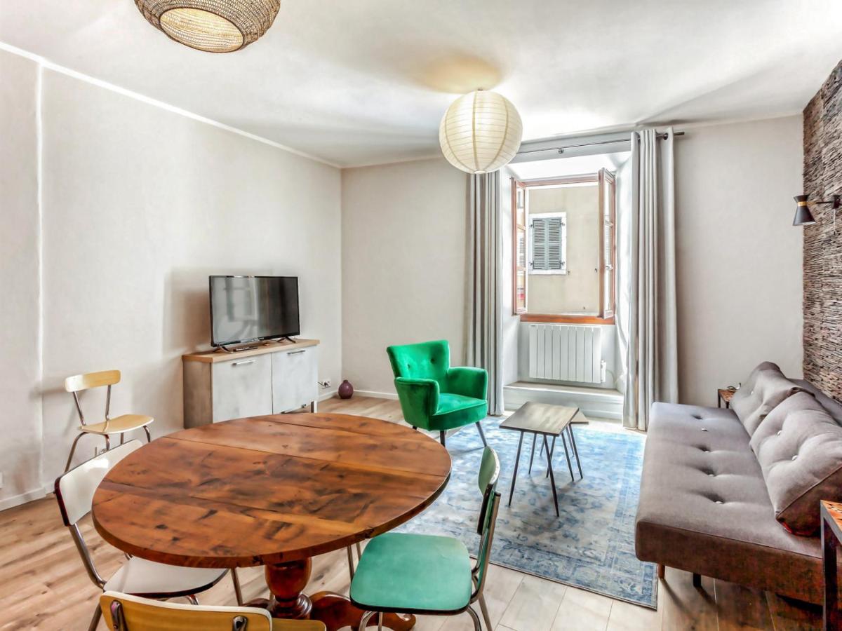 Apartment photo 2