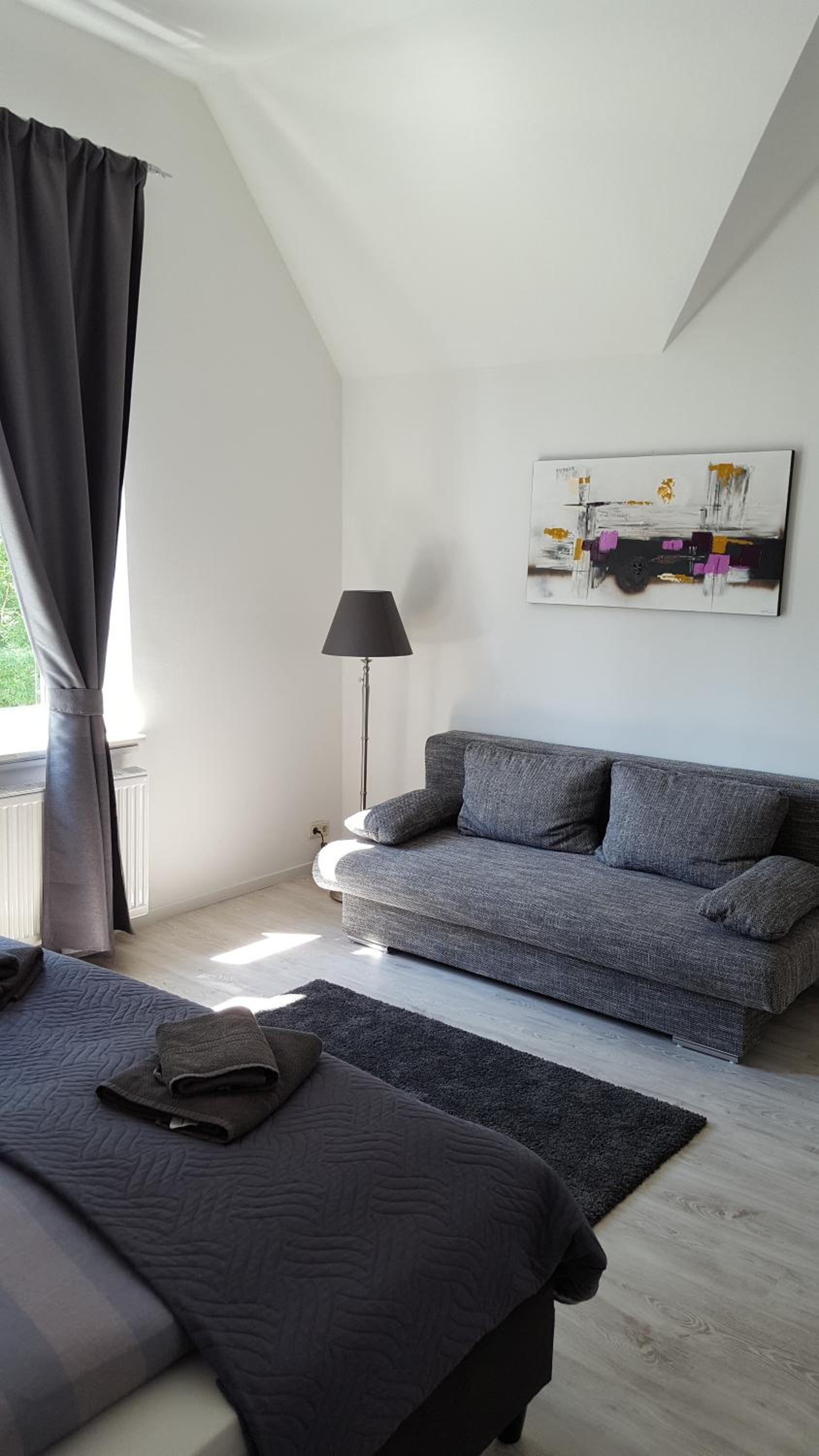 Large Double Room - Photo 3