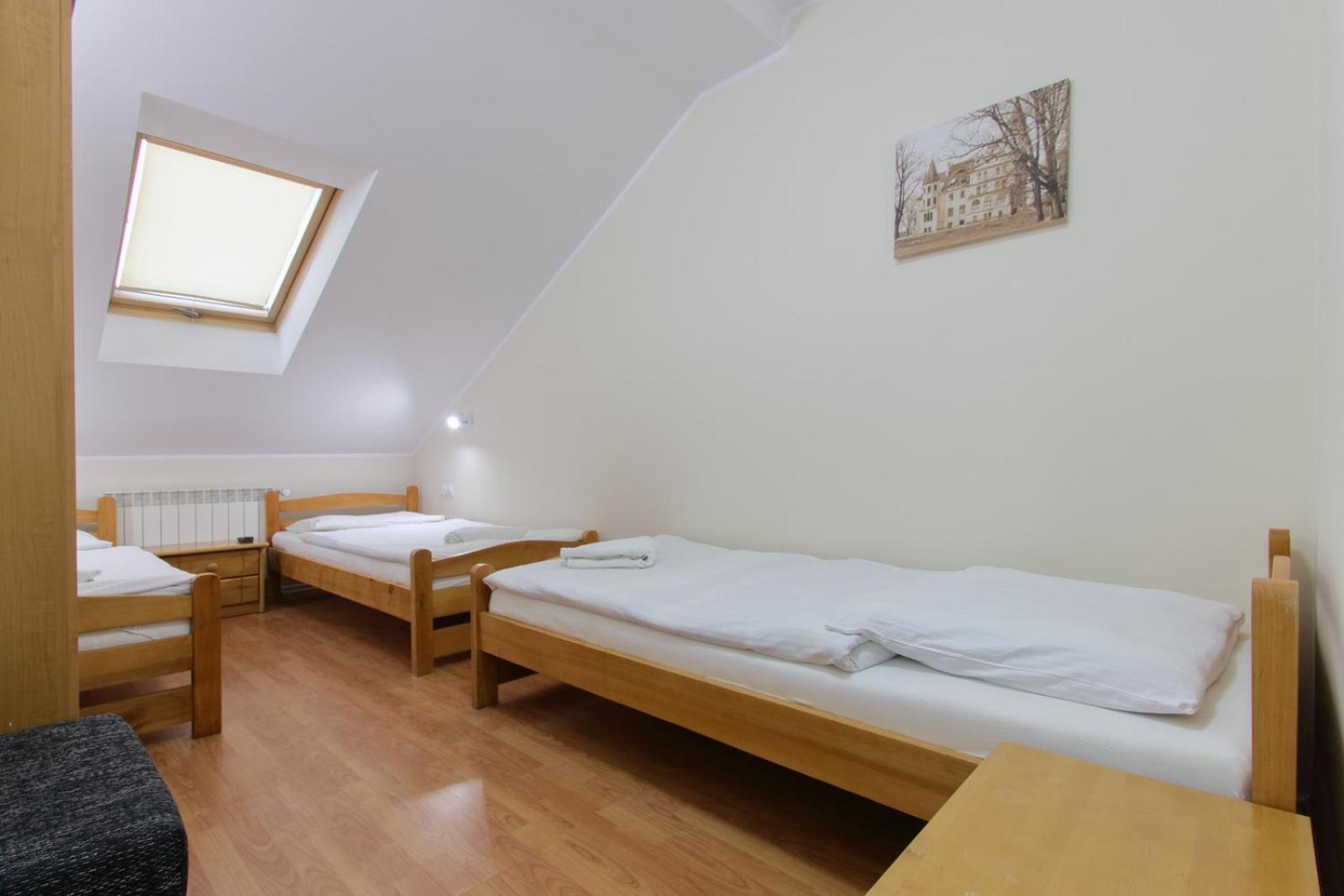 Economy Triple Room with Shared Bathroom photo 1