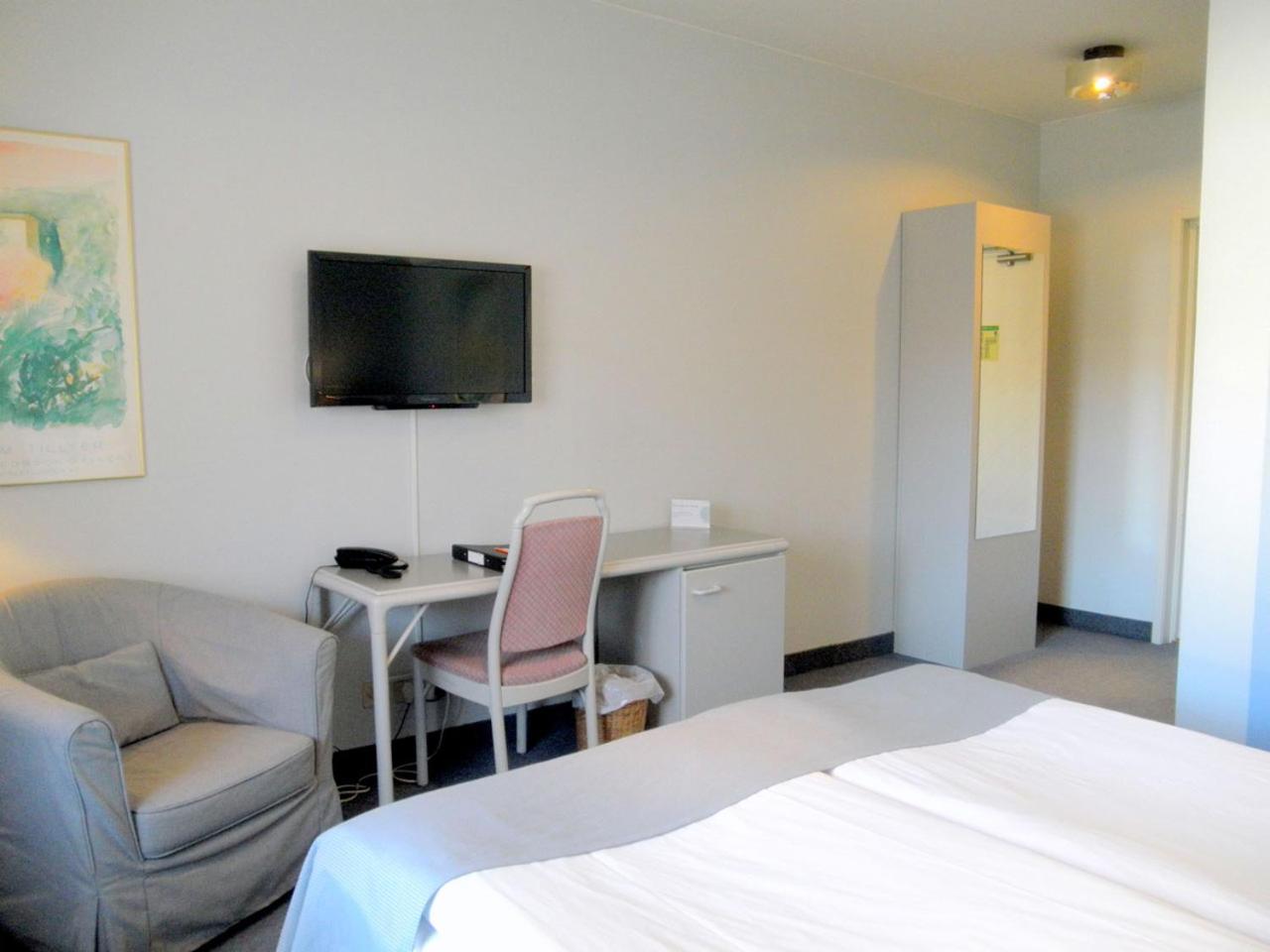 Standard Twin Room - Photo 1